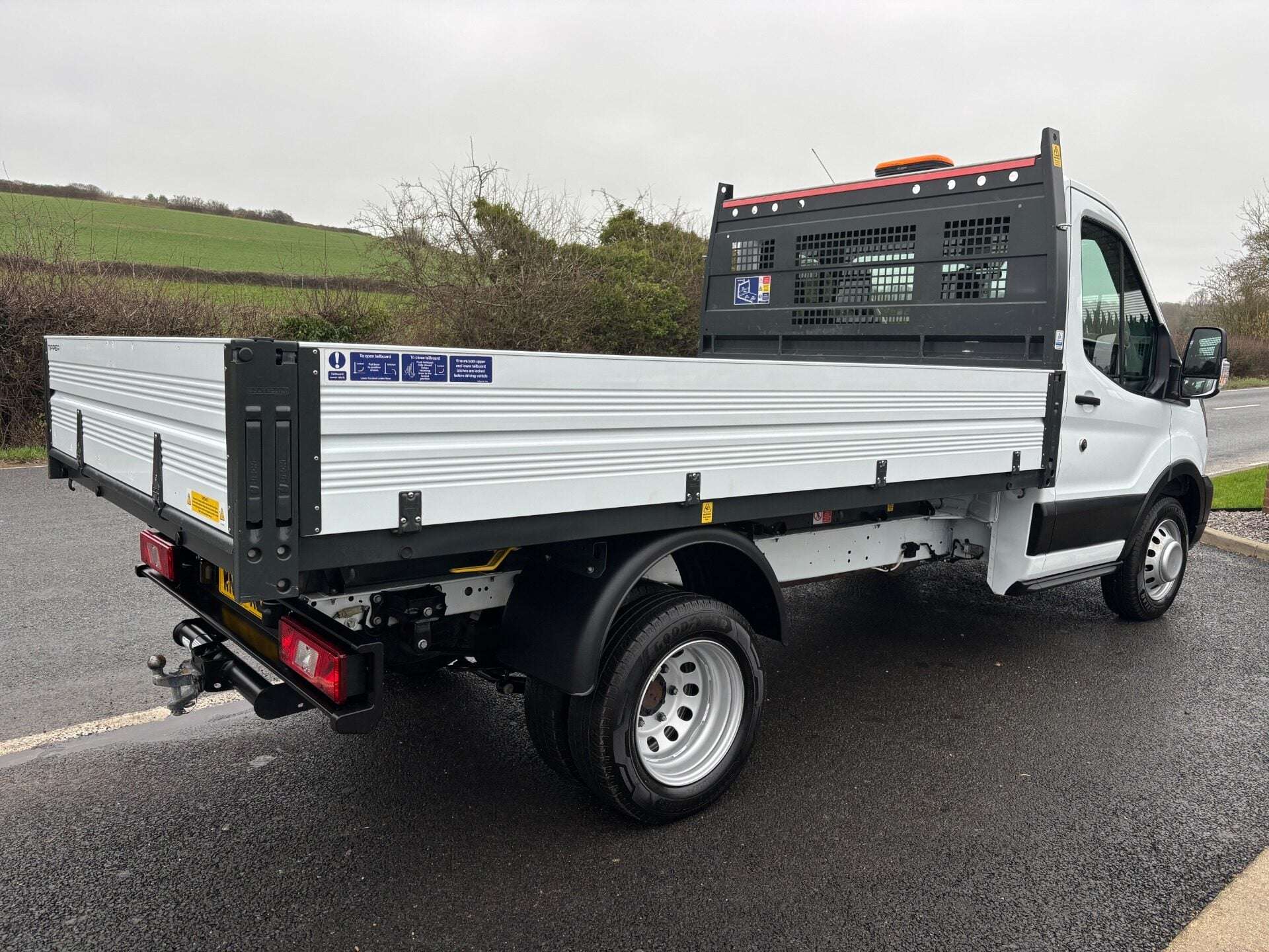 A 2024 FORD TRANSIT 350 Drw L2 130 ps Single Cab Tipper with Air Con A 2024 FORD TRANSIT 350 Drw L2 130 ps Single Cab Tipper with Air Con