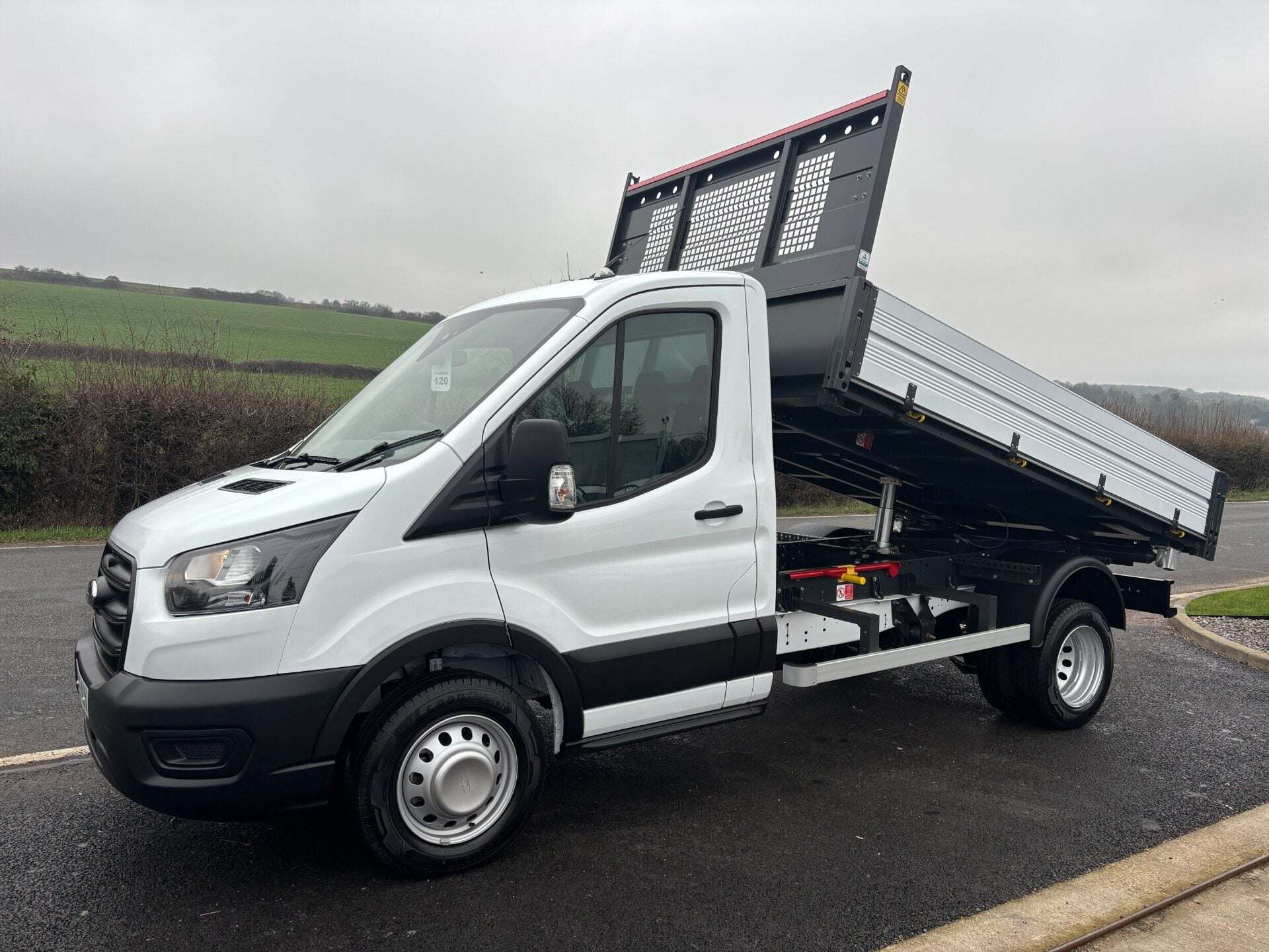 A 2025 FORD TRANSIT 470 Drw 130 ps Leader Single Cab Tipper A 2025 FORD TRANSIT 470 Drw 130 ps Leader Single Cab Tipper