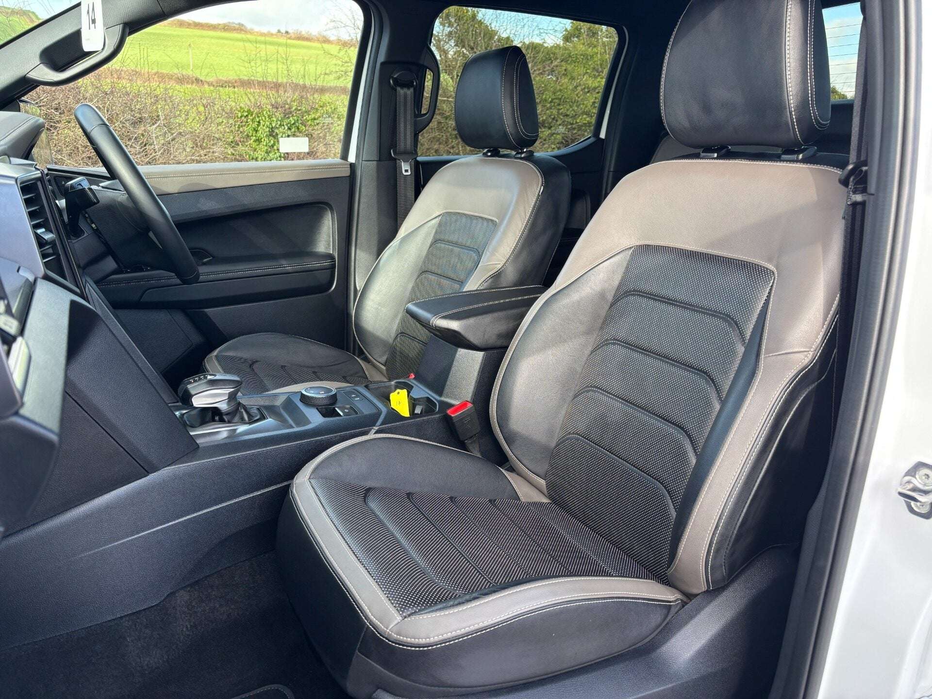 A 2024 VOLKSWAGEN AMAROK DC V6 240 ps Tdi Aventura 4Motion - VW FSH A 2024 VOLKSWAGEN AMAROK DC V6 240 ps Tdi Aventura 4Motion - VW FSH