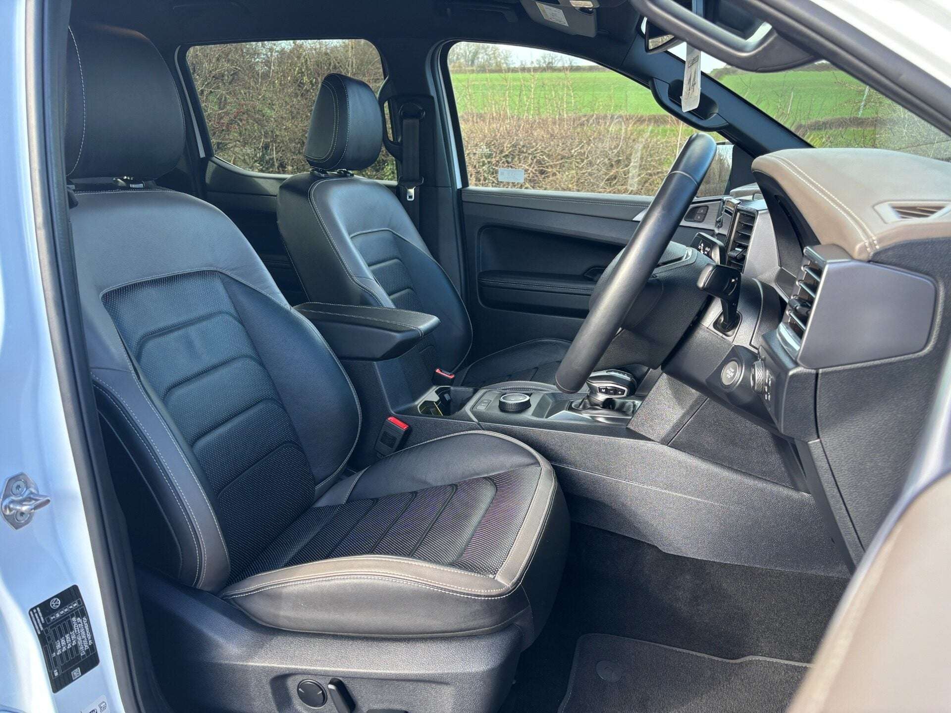 A 2024 VOLKSWAGEN AMAROK DC V6 240 ps Tdi Aventura 4Motion - VW FSH A 2024 VOLKSWAGEN AMAROK DC V6 240 ps Tdi Aventura 4Motion - VW FSH