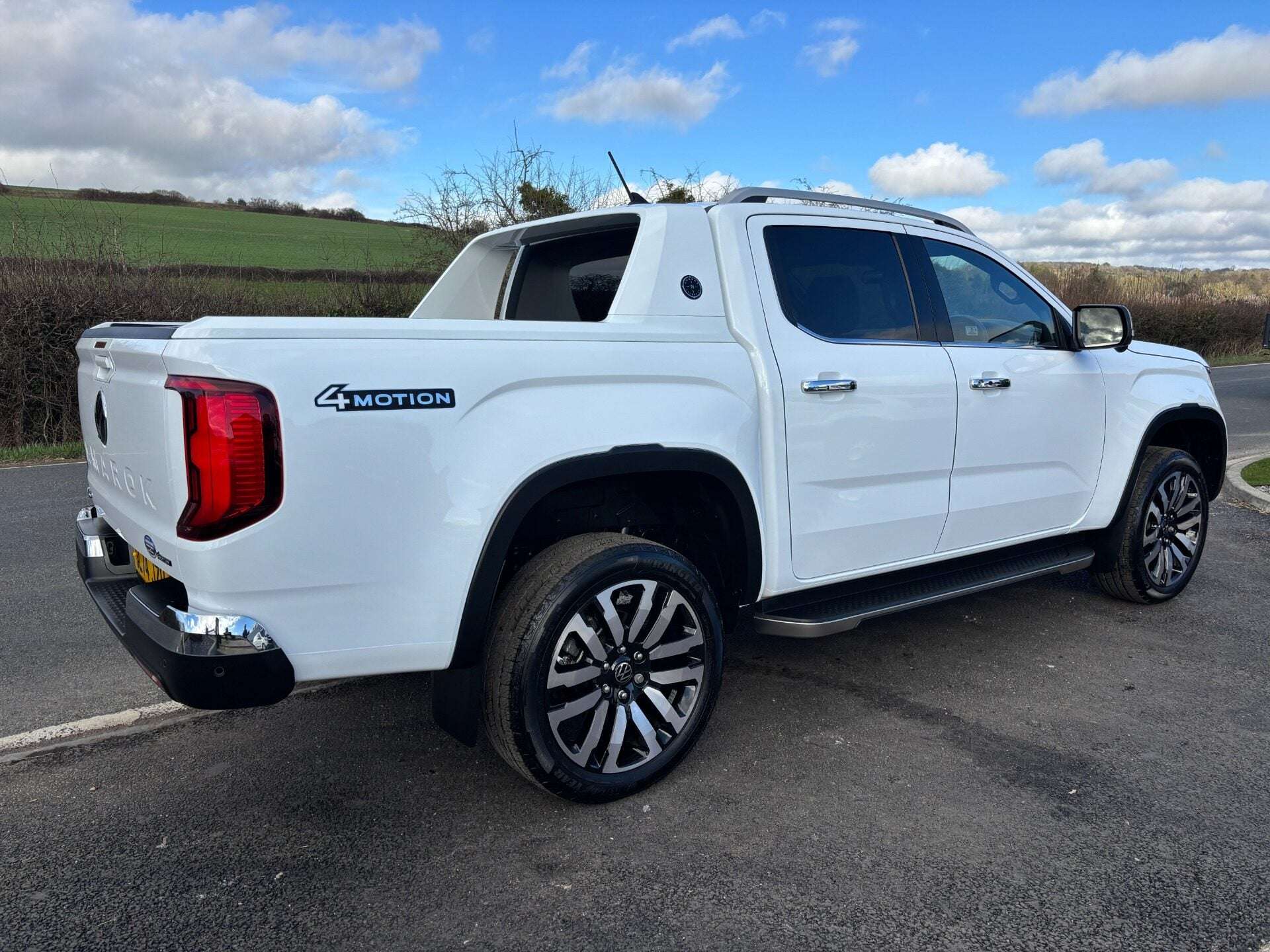 A 2024 VOLKSWAGEN AMAROK DC V6 240 ps Tdi Aventura 4Motion - VW FSH A 2024 VOLKSWAGEN AMAROK DC V6 240 ps Tdi Aventura 4Motion - VW FSH