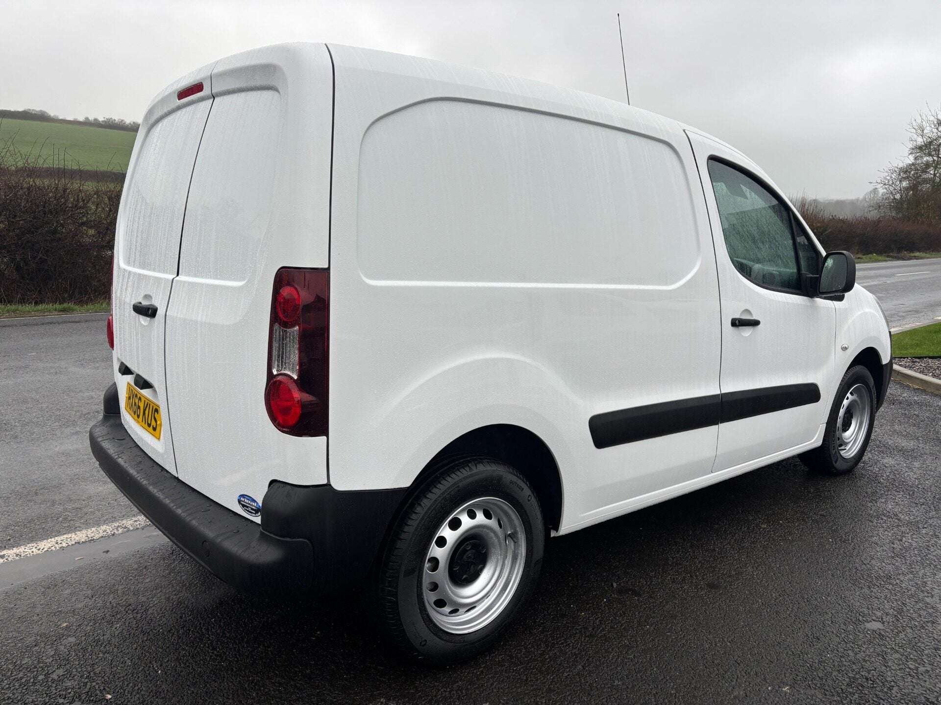A 2016 PEUGEOT PARTNER 850 S L1 1.6 Hdi 92ps Panel Van - Air Con - Direct from MOD A 2016 PEUGEOT PARTNER 850 S L1 1.6 Hdi 92ps Panel Van - Air Con - Direct from MOD