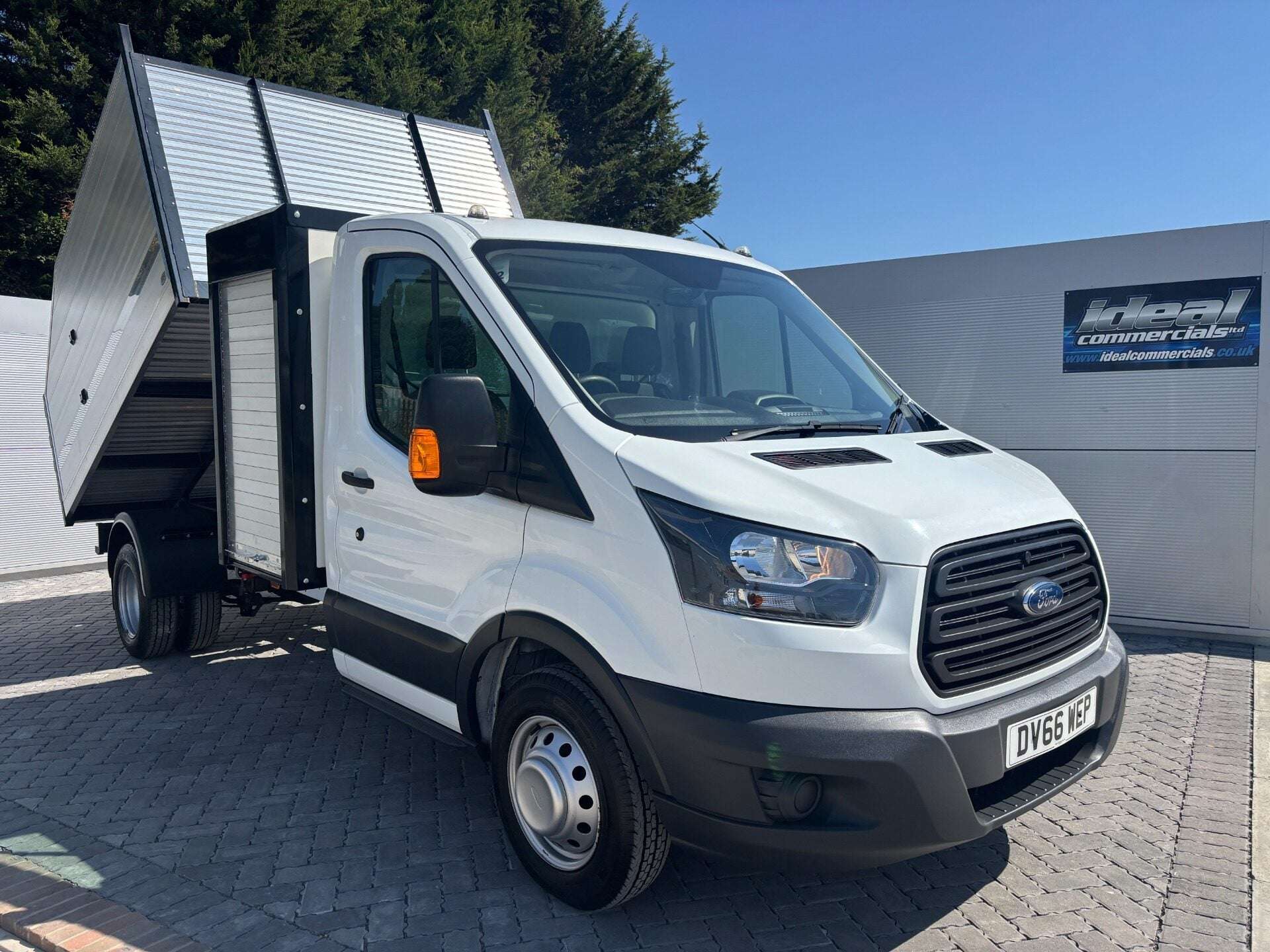 A 2016 FORD TRANSIT 350 Drw L3 130 ps Toolbox Arbor Tipper - No VAT A 2016 FORD TRANSIT 350 Drw L3 130 ps Toolbox Arbor Tipper - No VAT
