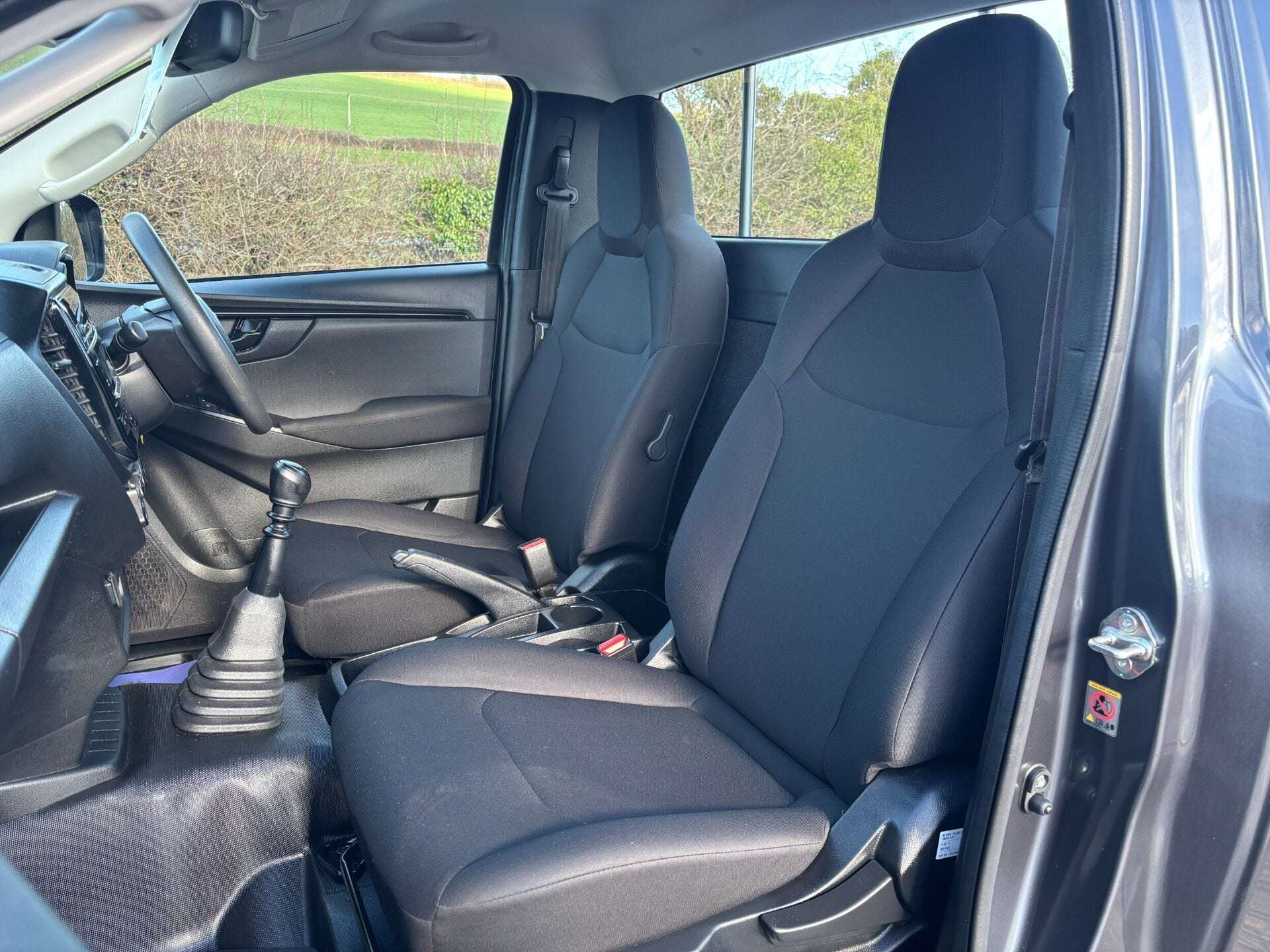 A 2022 ISUZU D-MAX Utility Single Cab 4x4 Pickup A 2022 ISUZU D-MAX Utility Single Cab 4x4 Pickup