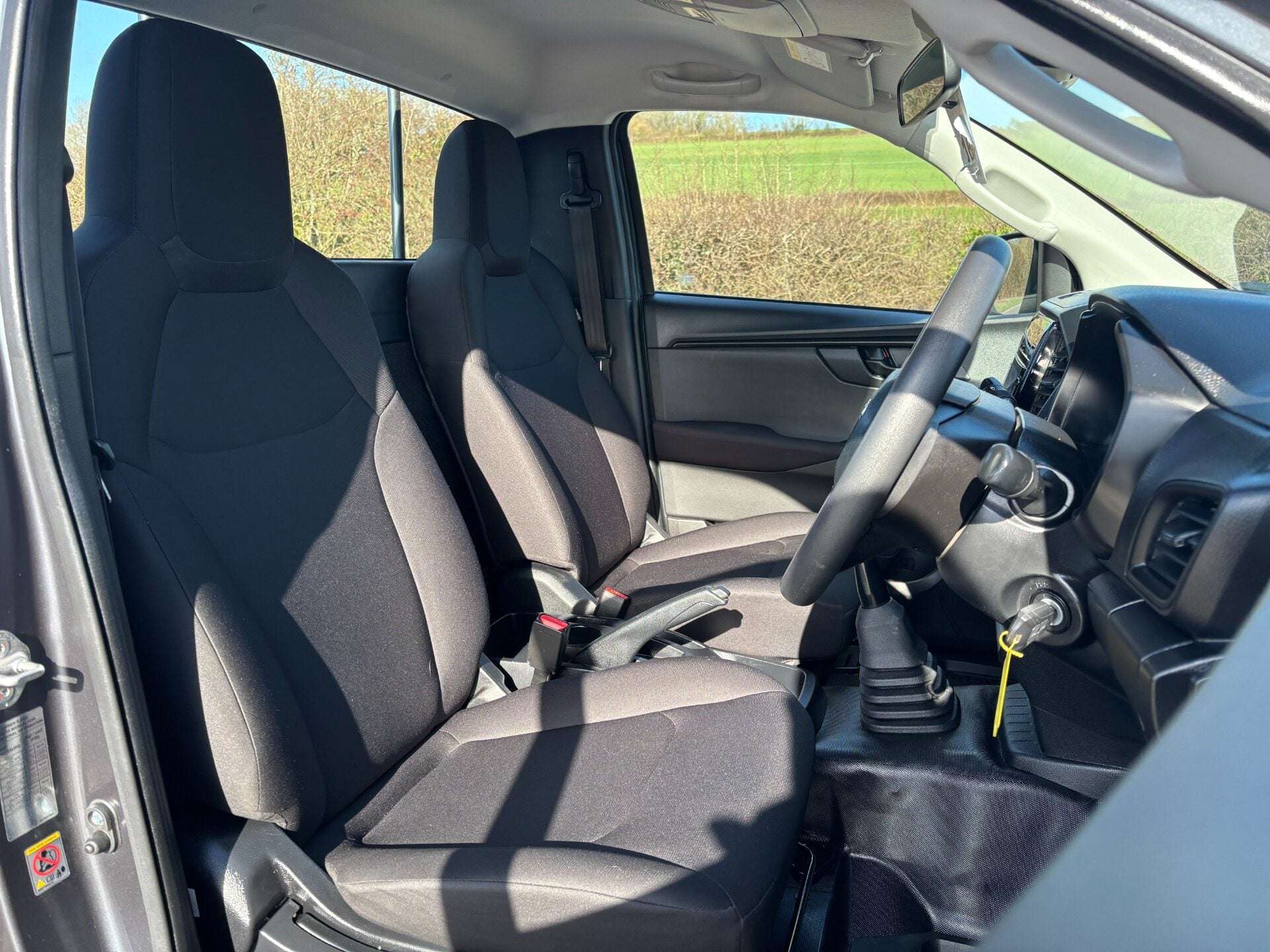 A 2022 ISUZU D-MAX Utility Single Cab 4x4 Pickup A 2022 ISUZU D-MAX Utility Single Cab 4x4 Pickup