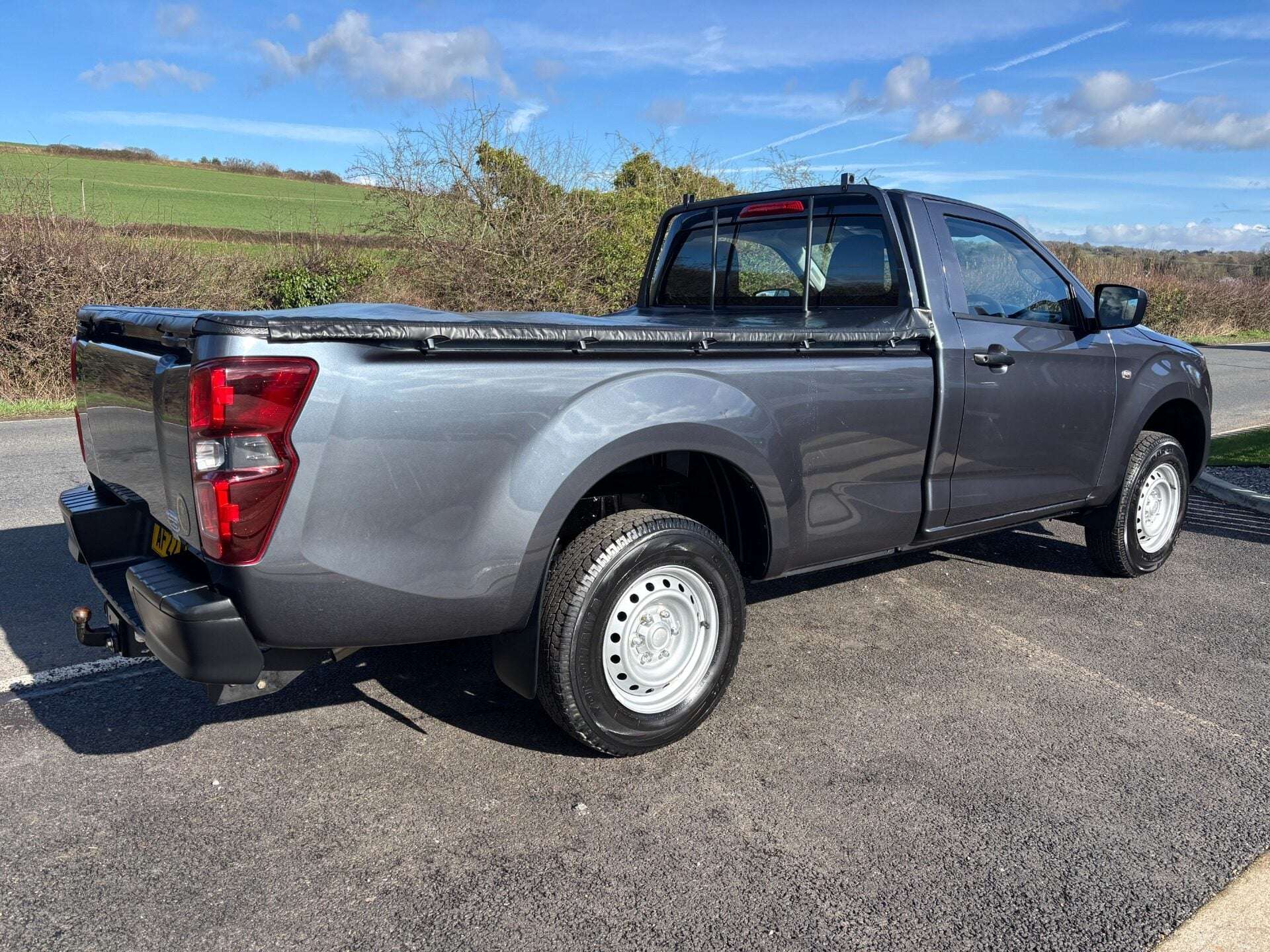A 2022 ISUZU D-MAX Utility Single Cab 4x4 Pickup A 2022 ISUZU D-MAX Utility Single Cab 4x4 Pickup
