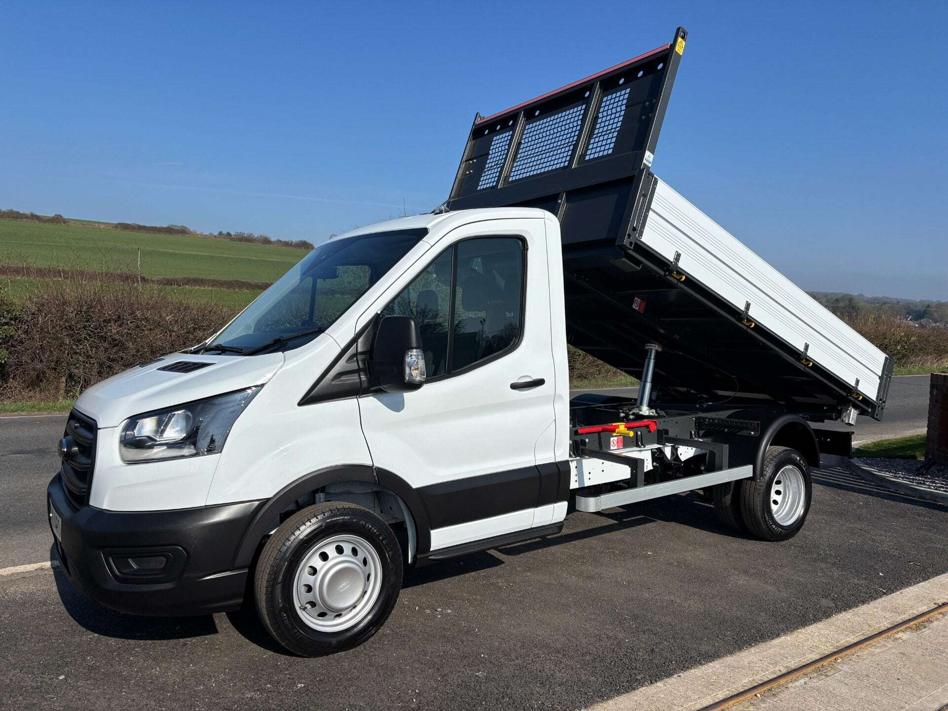 A 2025 FORD TRANSIT 470 Drw 130 ps Leader Single Cab Tipper A 2025 FORD TRANSIT 470 Drw 130 ps Leader Single Cab Tipper