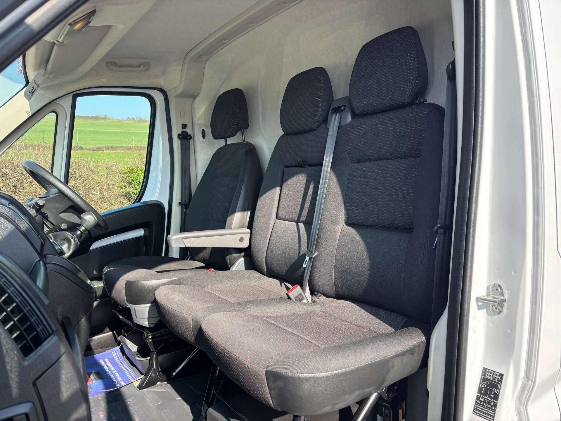 A 2021 PEUGEOT BOXER 333 L1 H1 120 ps BlueHdi Professional - Sat Nav & Air Con A 2021 PEUGEOT BOXER 333 L1 H1 120 ps BlueHdi Professional - Sat Nav & Air Con