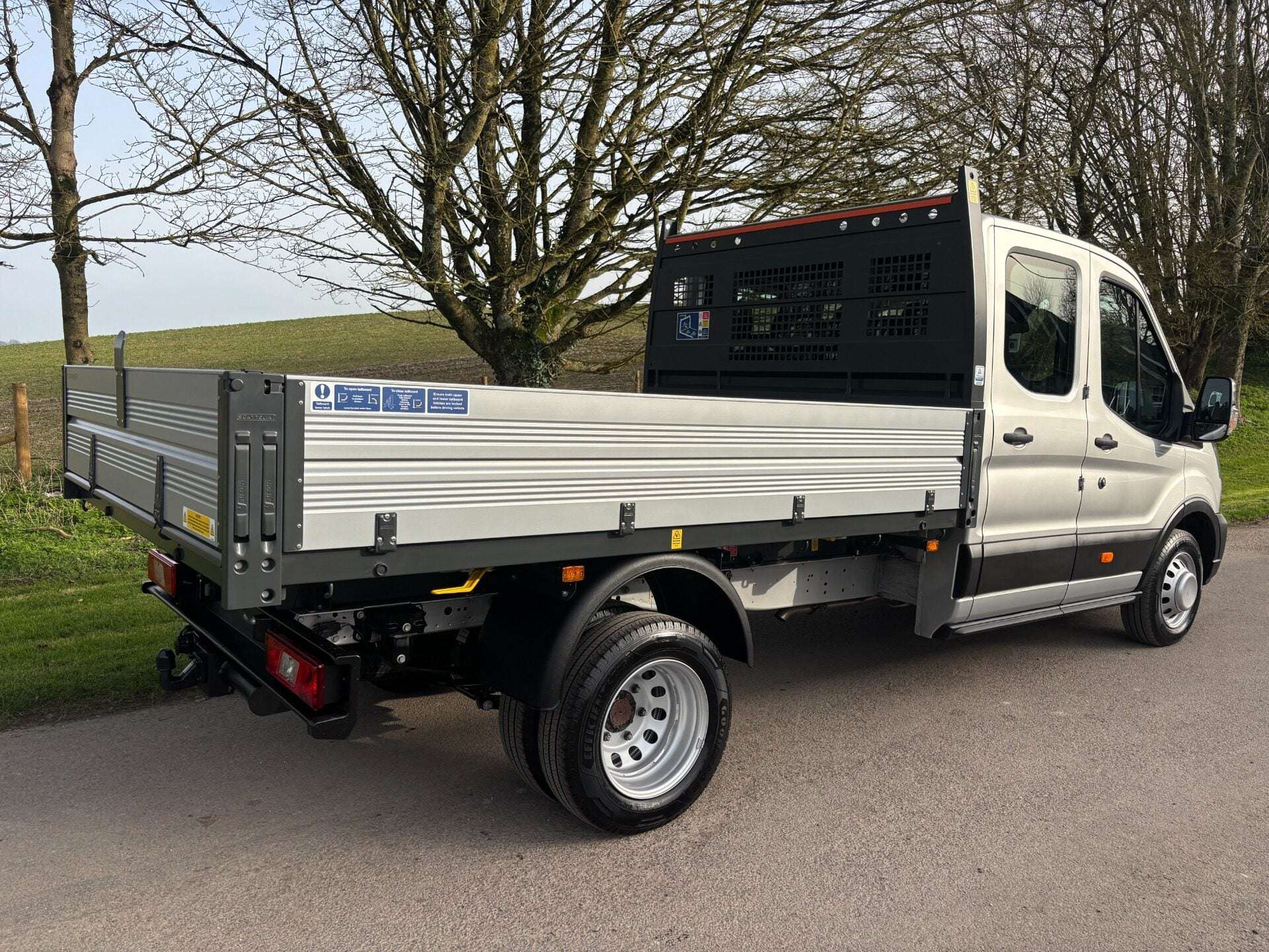 A 2026 FORD TRANSIT 350 Drw L3 165ps Crew Cab Tipper - 3.5t Towing Capacity / Air Con A 2026 FORD TRANSIT 350 Drw L3 165ps Crew Cab Tipper - 3.5t Towing Capacity / Air Con