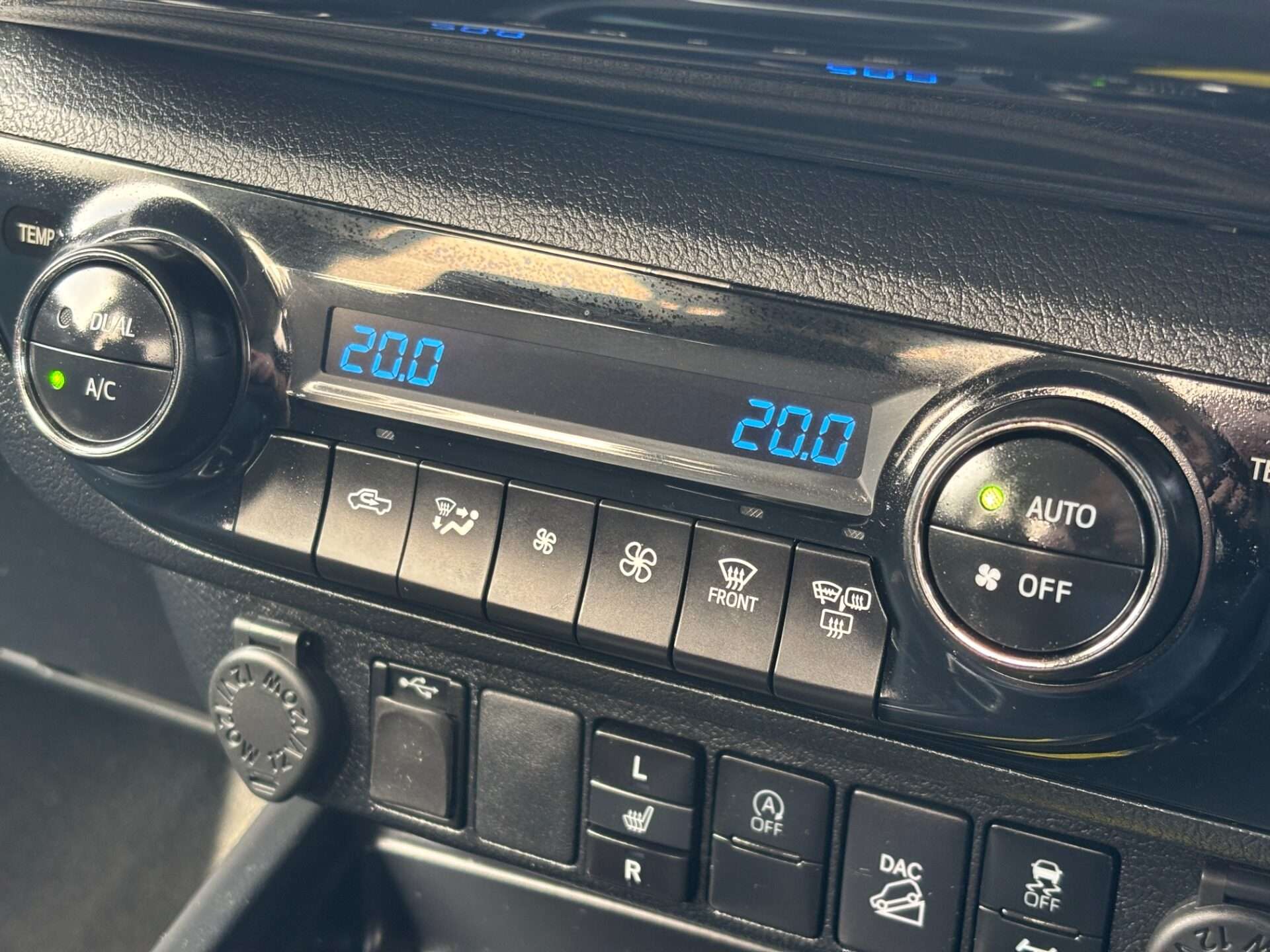 2022 TOYOTA HILUX 2022 TOYOTA HILUX