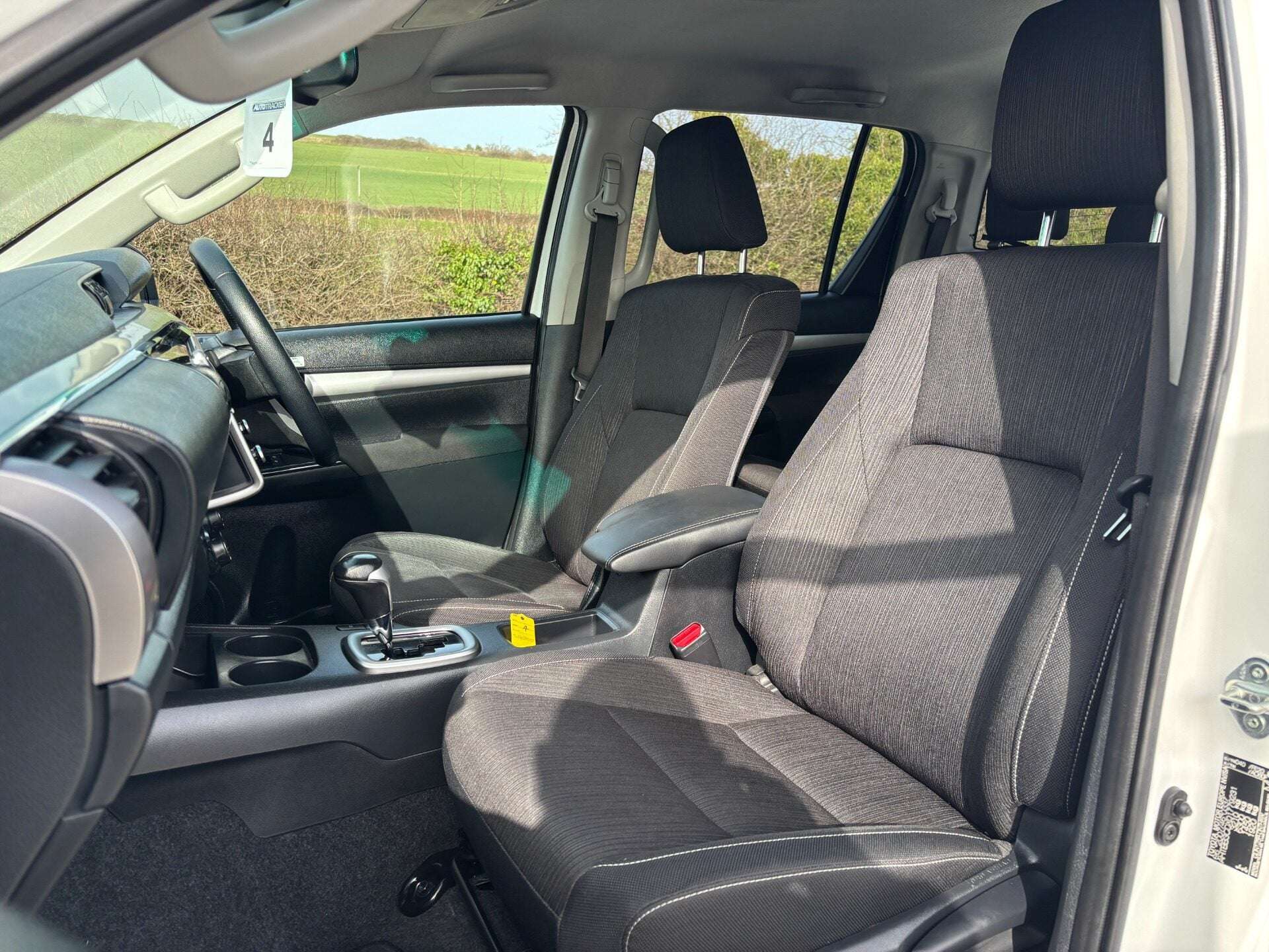 A 2022 TOYOTA HILUX Invincible 4WD D-4D Double Cab Pickup A 2022 TOYOTA HILUX Invincible 4WD D-4D Double Cab Pickup