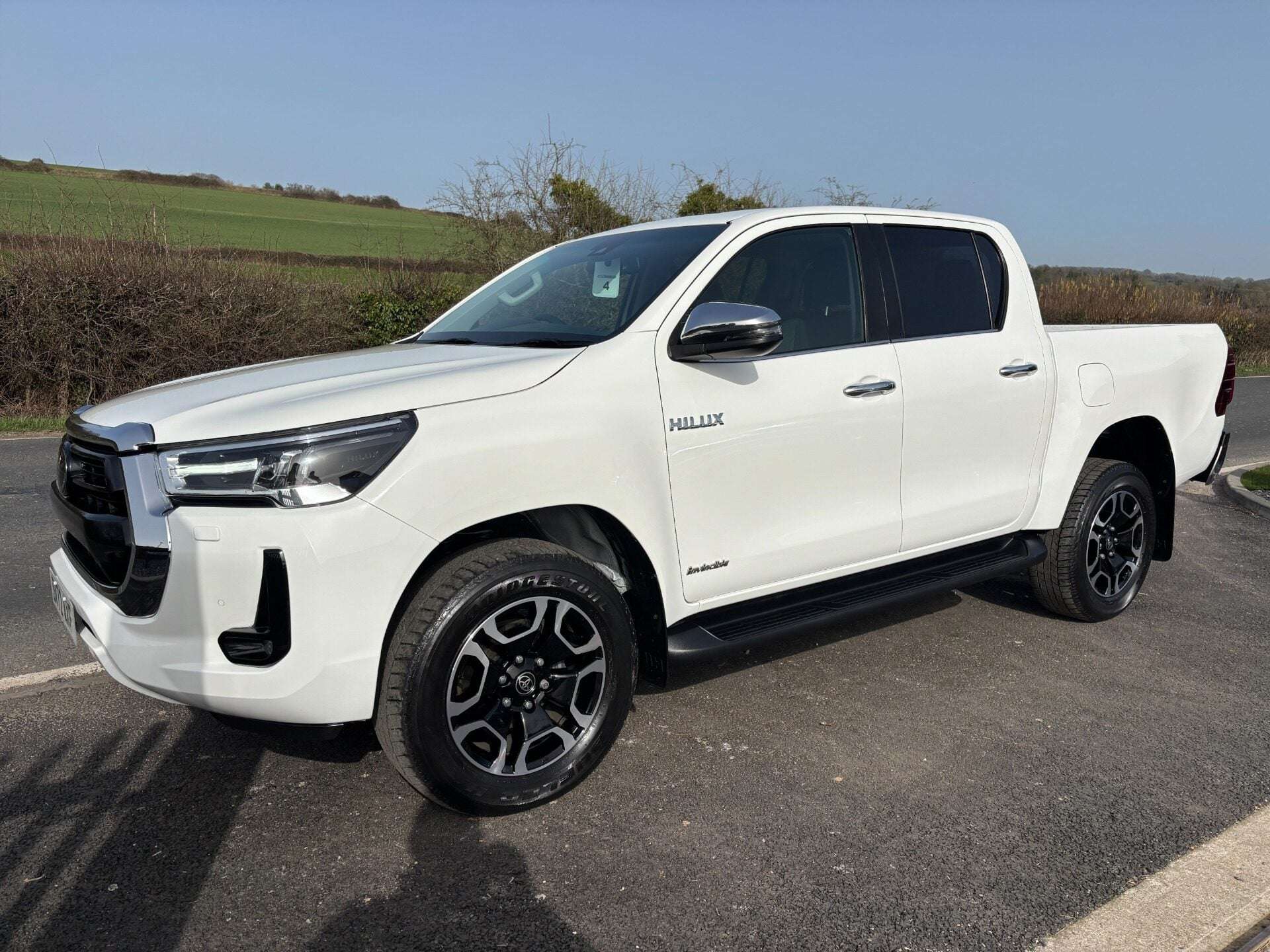 A 2022 TOYOTA HILUX Invincible 4WD D-4D Double Cab Pickup A 2022 TOYOTA HILUX Invincible 4WD D-4D Double Cab Pickup