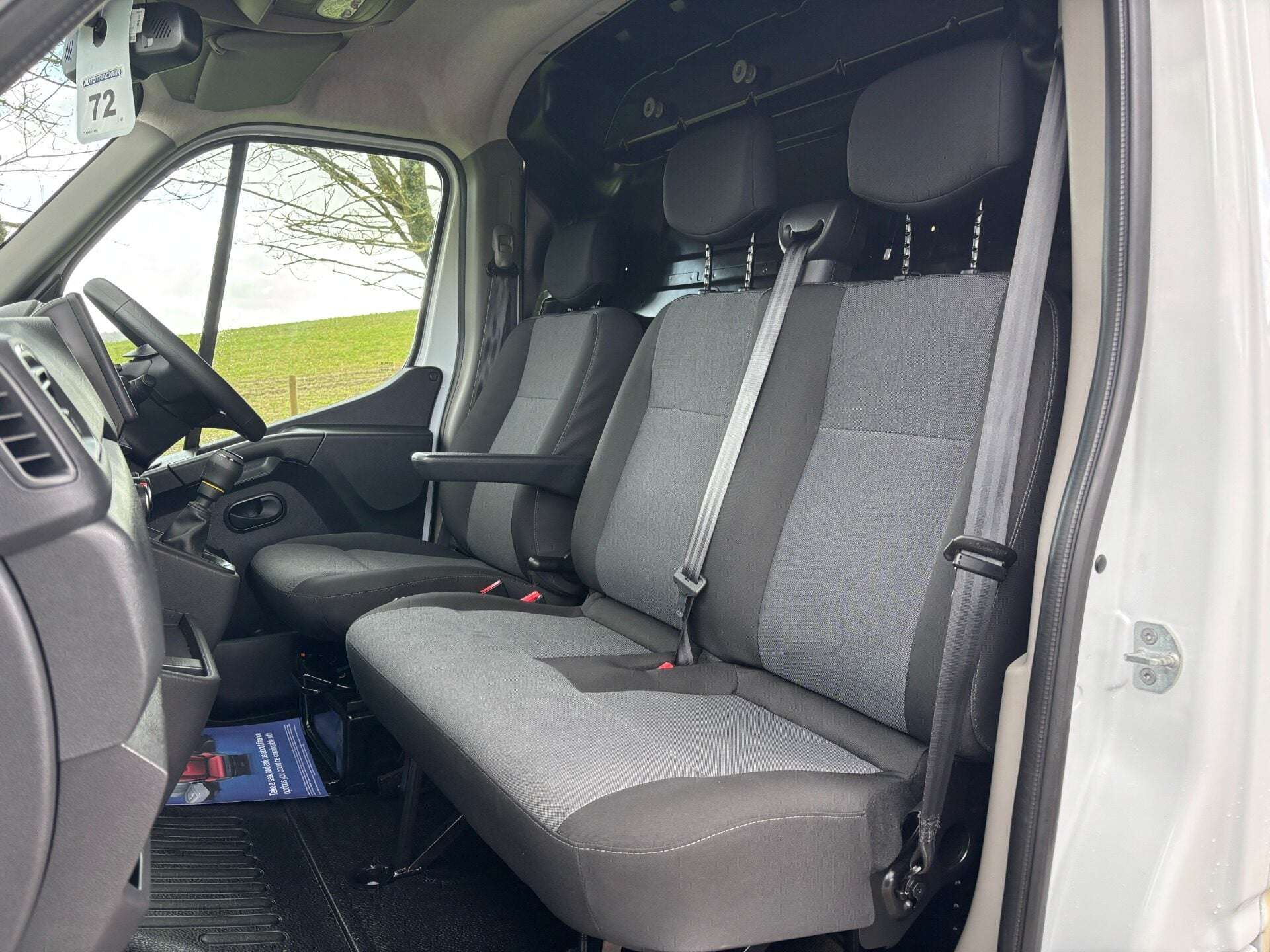 A 2023 RENAULT MASTER LL35 Business 145 ps dCi Low Floor Luton - Air Con / Camera A 2023 RENAULT MASTER LL35 Business 145 ps dCi Low Floor Luton - Air Con / Camera