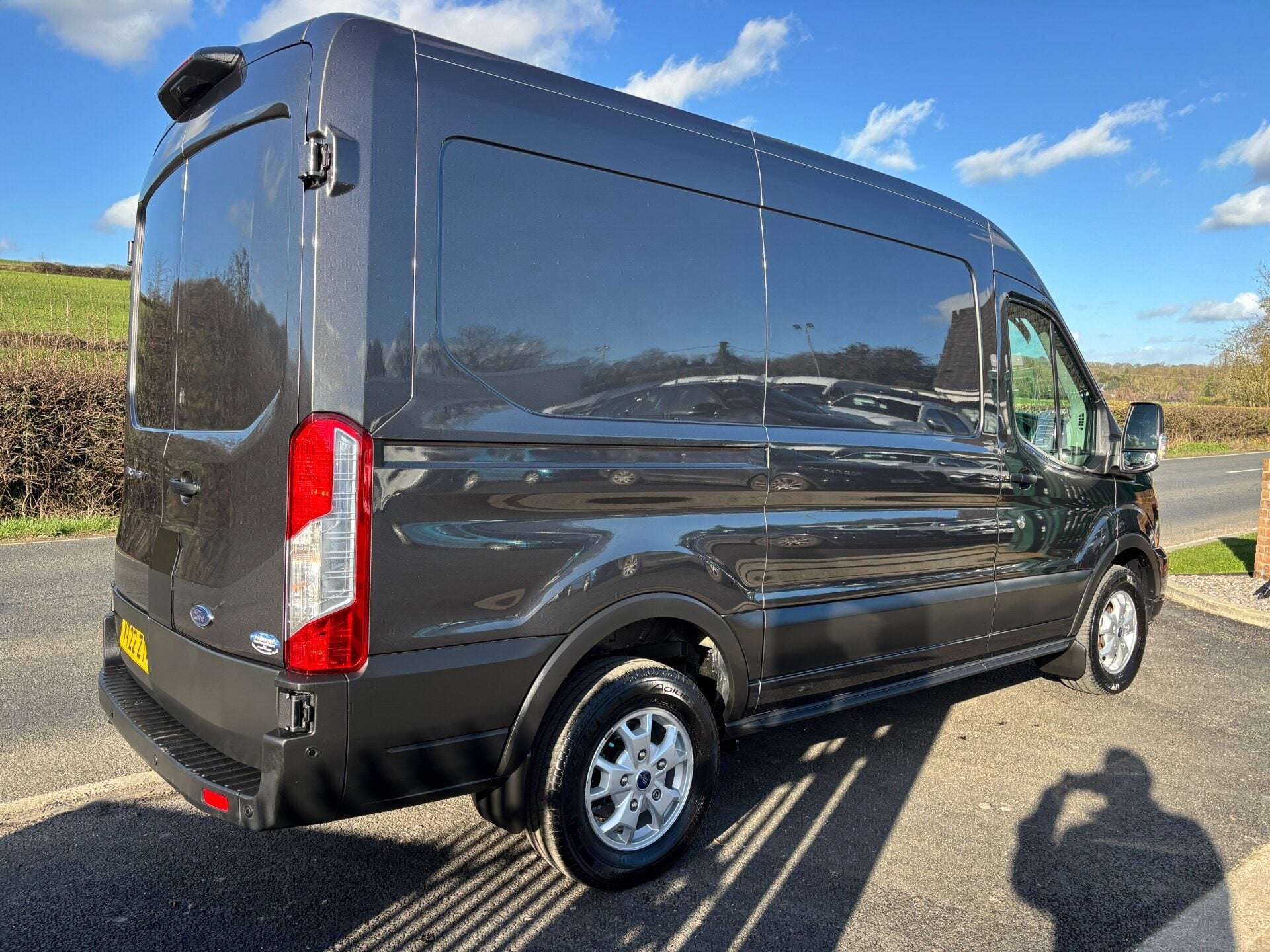 A 2022 FORD TRANSIT 350 Limited L2 H2 170ps Automatic Panel Van - Sat Nav / Rear Camera A 2022 FORD TRANSIT 350 Limited L2 H2 170ps Automatic Panel Van - Sat Nav / Rear Camera