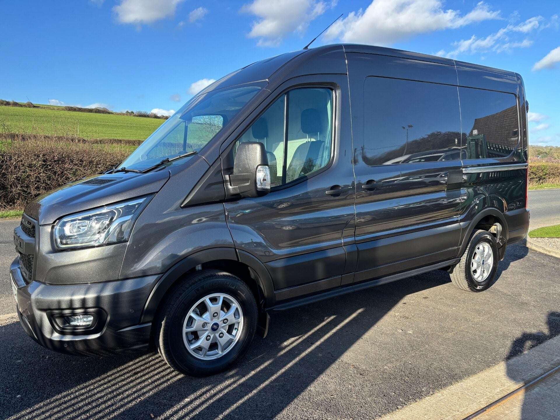 A 2022 FORD TRANSIT 350 Limited L2 H2 170ps Automatic Panel Van - Sat Nav / Rear Camera A 2022 FORD TRANSIT 350 Limited L2 H2 170ps Automatic Panel Van - Sat Nav / Rear Camera