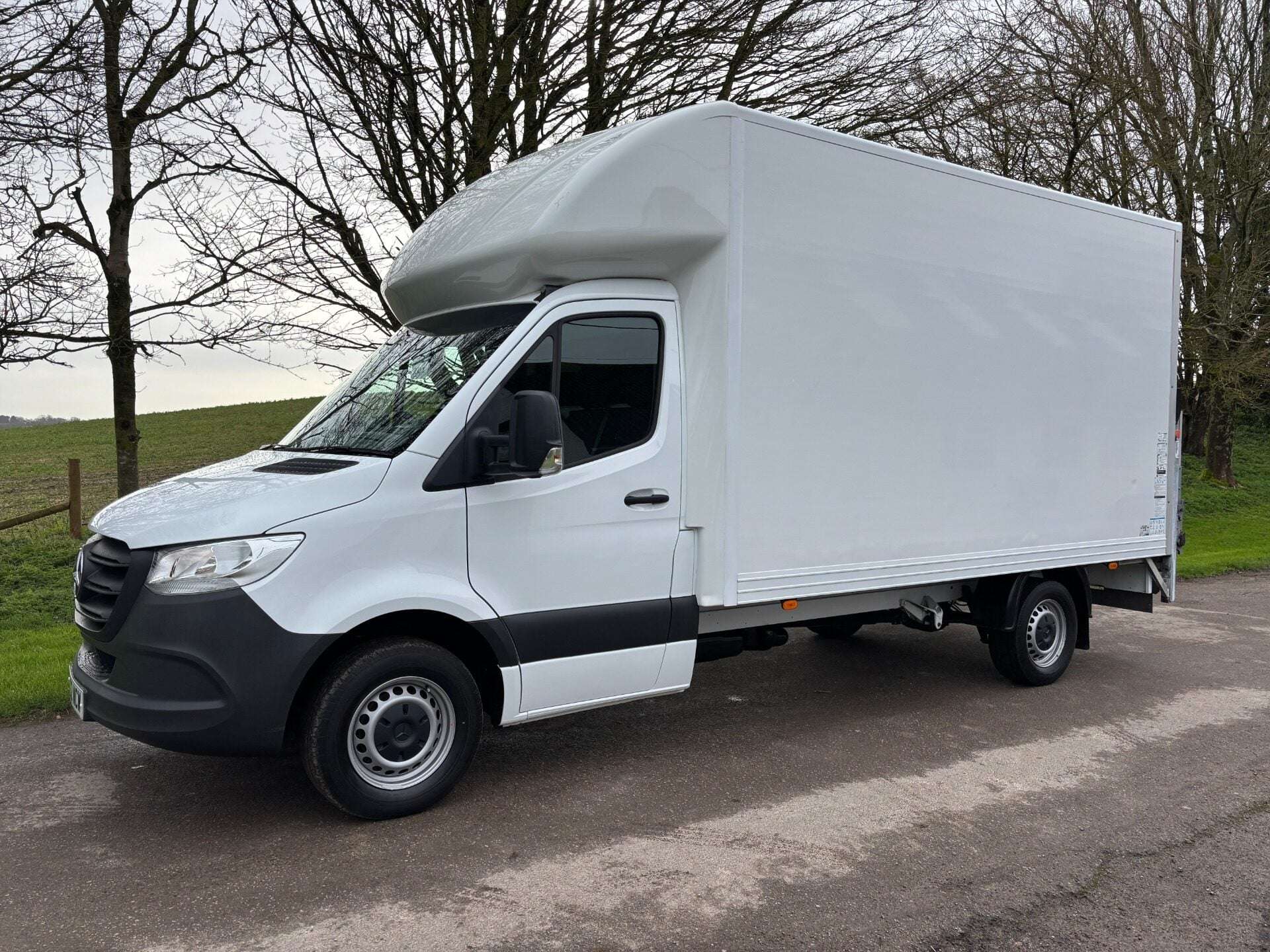 A 2022 MERCEDES-BENZ SPRINTER 315 Cdi Progressive Luton with Tail Lift A 2022 MERCEDES-BENZ SPRINTER 315 Cdi Progressive Luton with Tail Lift