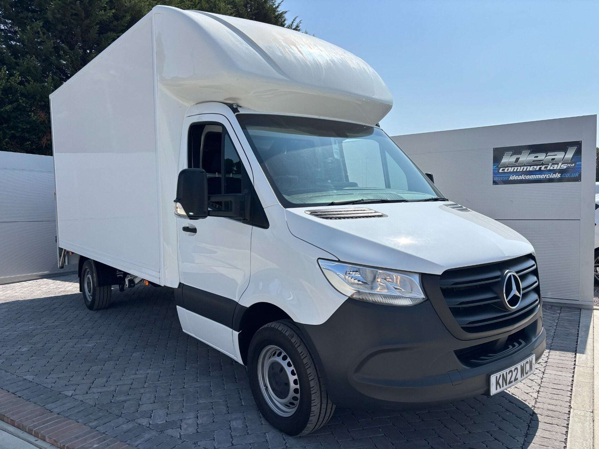A 2022 MERCEDES-BENZ SPRINTER 315 Cdi Progressive Luton with Tail Lift A 2022 MERCEDES-BENZ SPRINTER 315 Cdi Progressive Luton with Tail Lift