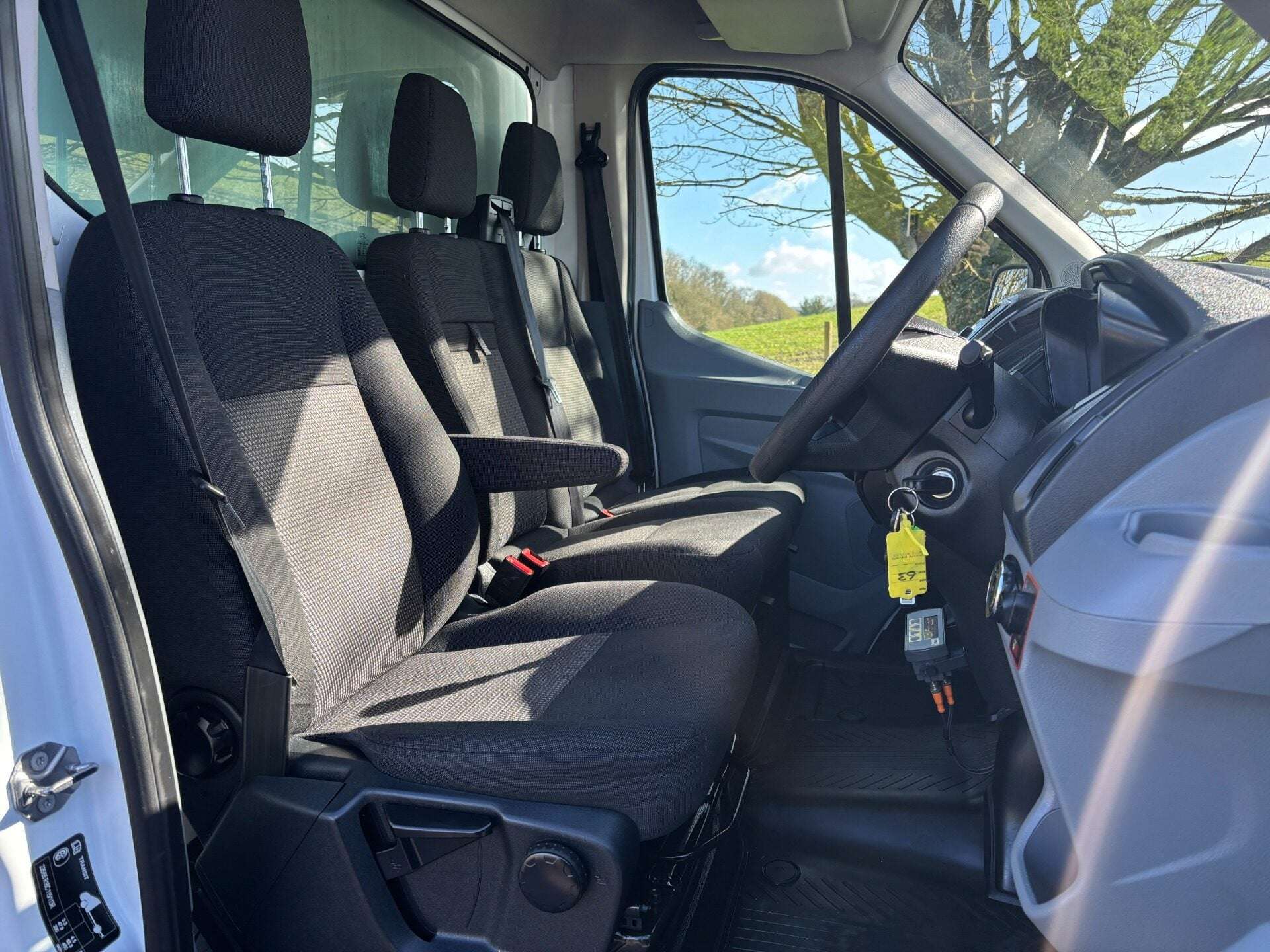 A 2018 FORD TRANSIT 350 Srw 170 ps Luton with Tail Lift - Air Con A 2018 FORD TRANSIT 350 Srw 170 ps Luton with Tail Lift - Air Con