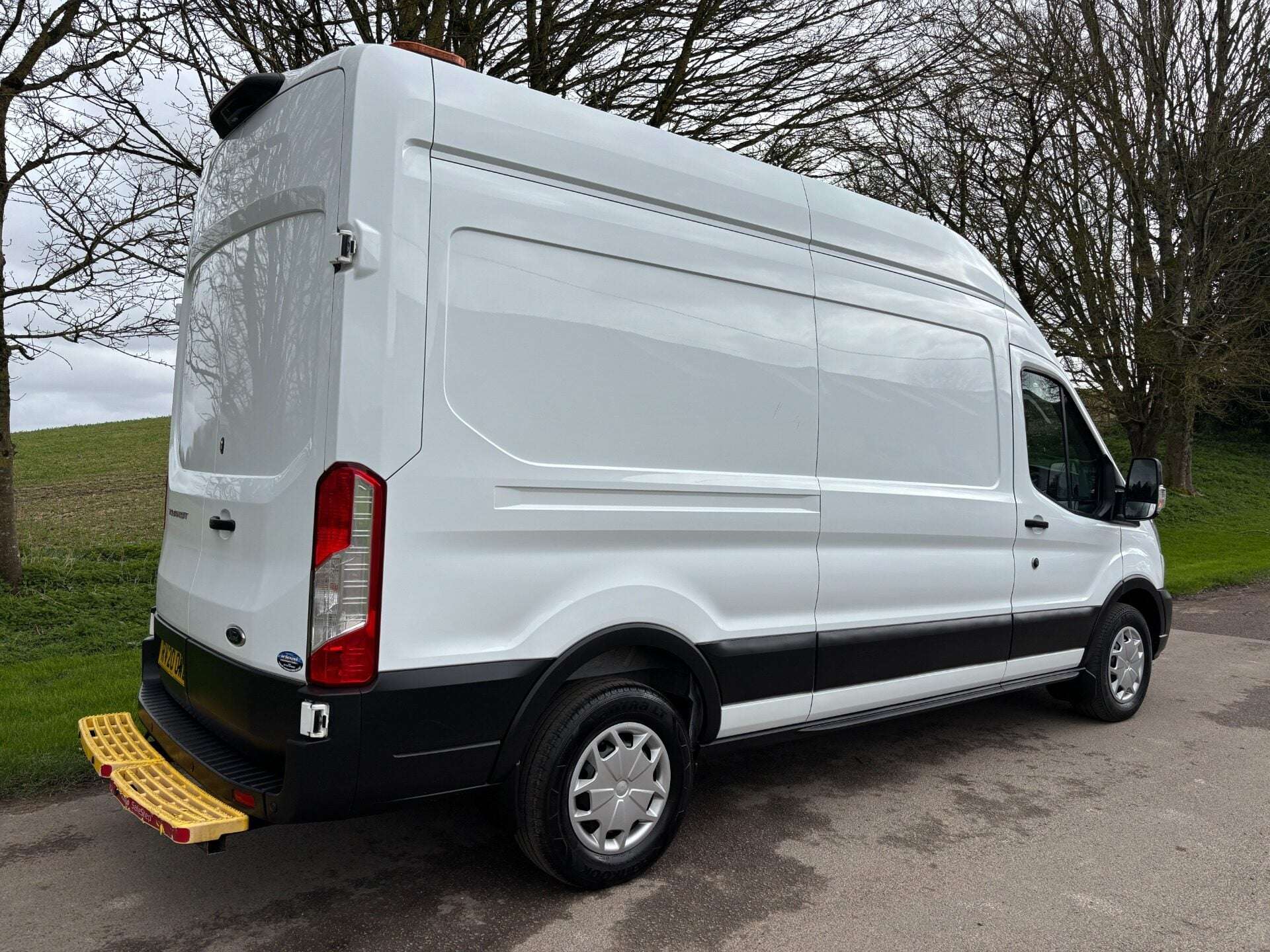 A 2020 FORD TRANSIT 350 L3 H3 170 ps Trend Panel Van - Air Con A 2020 FORD TRANSIT 350 L3 H3 170 ps Trend Panel Van - Air Con