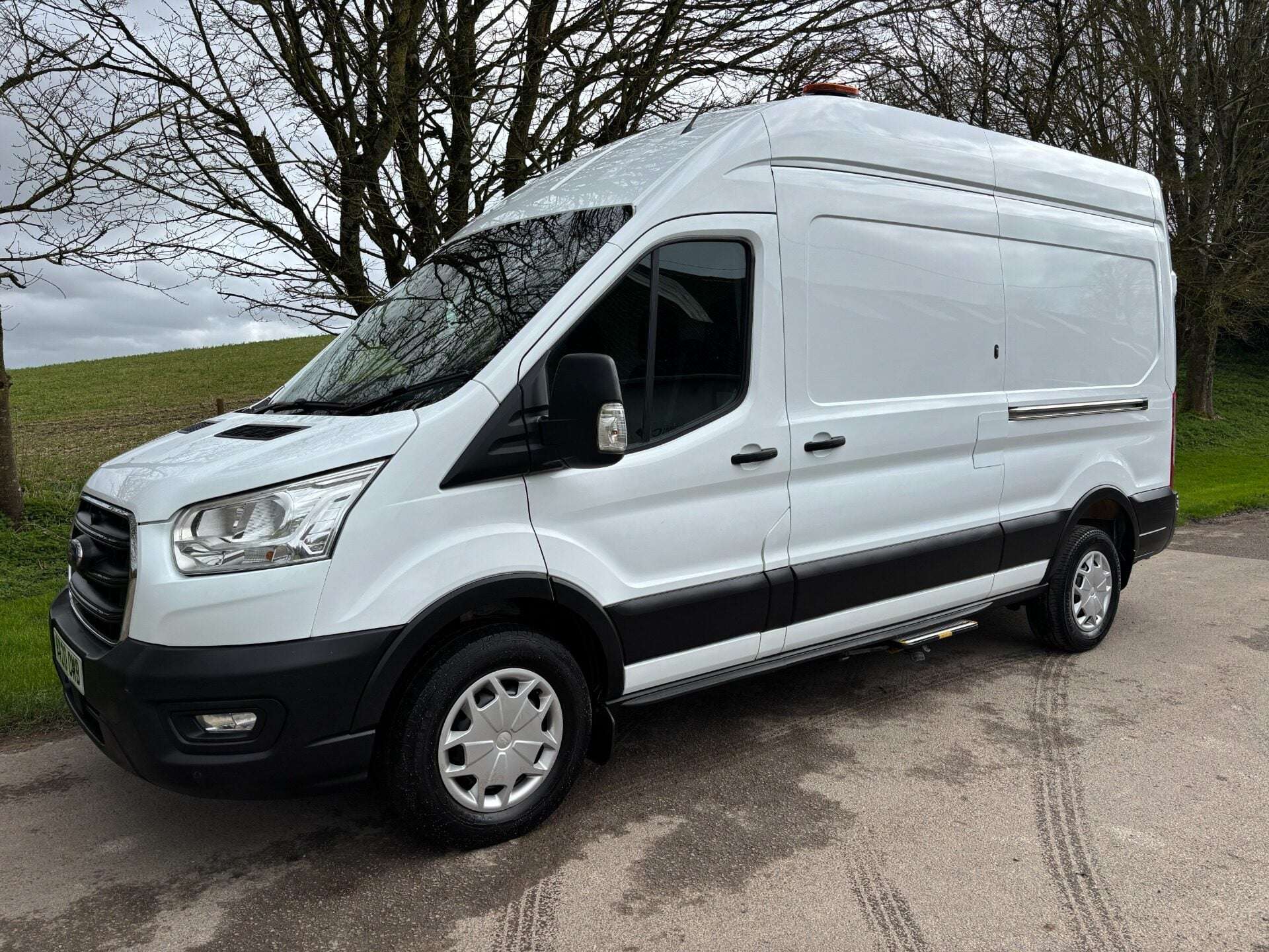 A 2020 FORD TRANSIT 350 L3 H3 170 ps Trend Panel Van - Air Con A 2020 FORD TRANSIT 350 L3 H3 170 ps Trend Panel Van - Air Con
