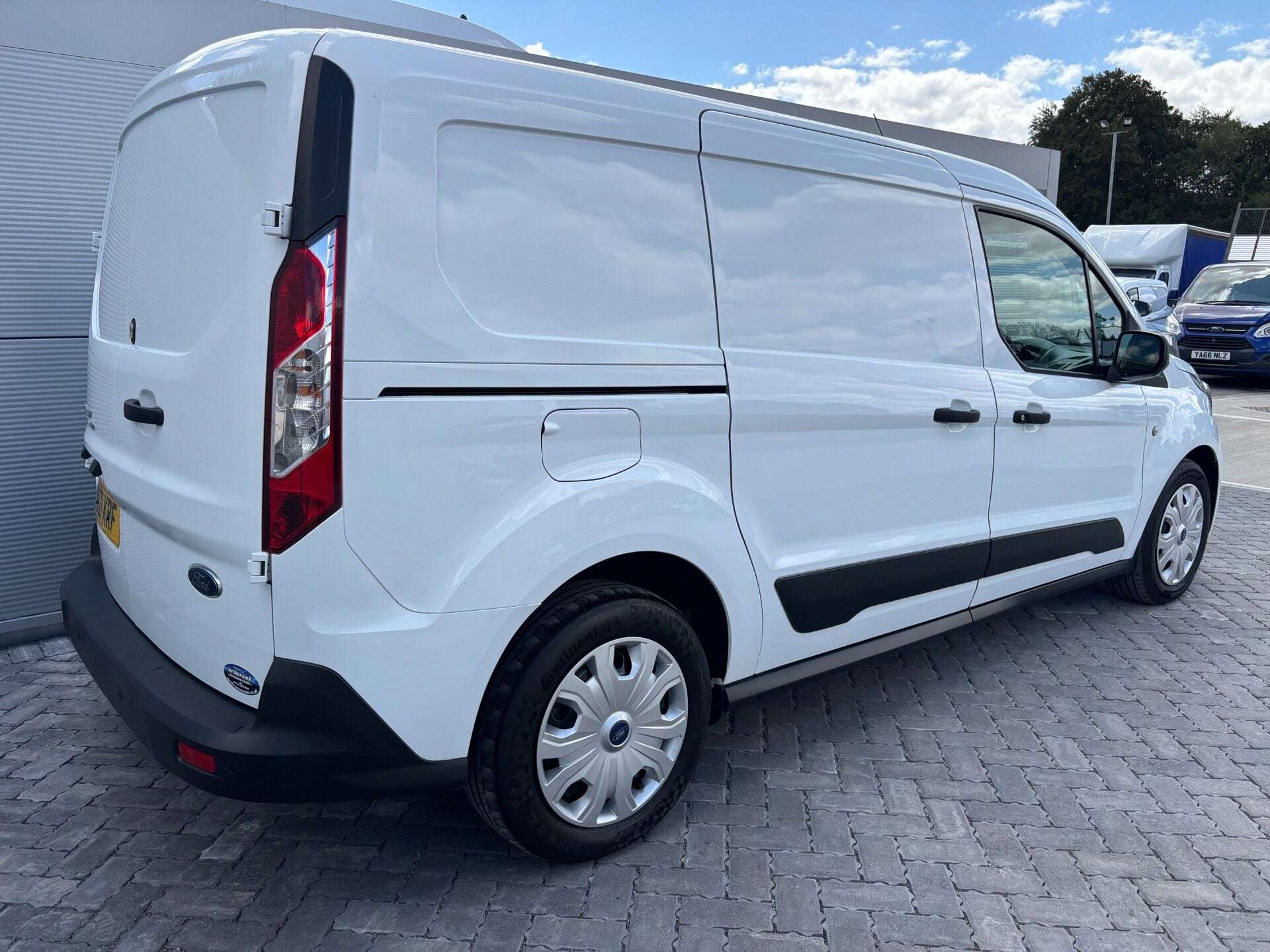 A 2021 FORD TRANSIT CONNECT 230 Trend L2 120 ps Dciv - Air Con / 5 Seats A 2021 FORD TRANSIT CONNECT 230 Trend L2 120 ps Dciv - Air Con / 5 Seats