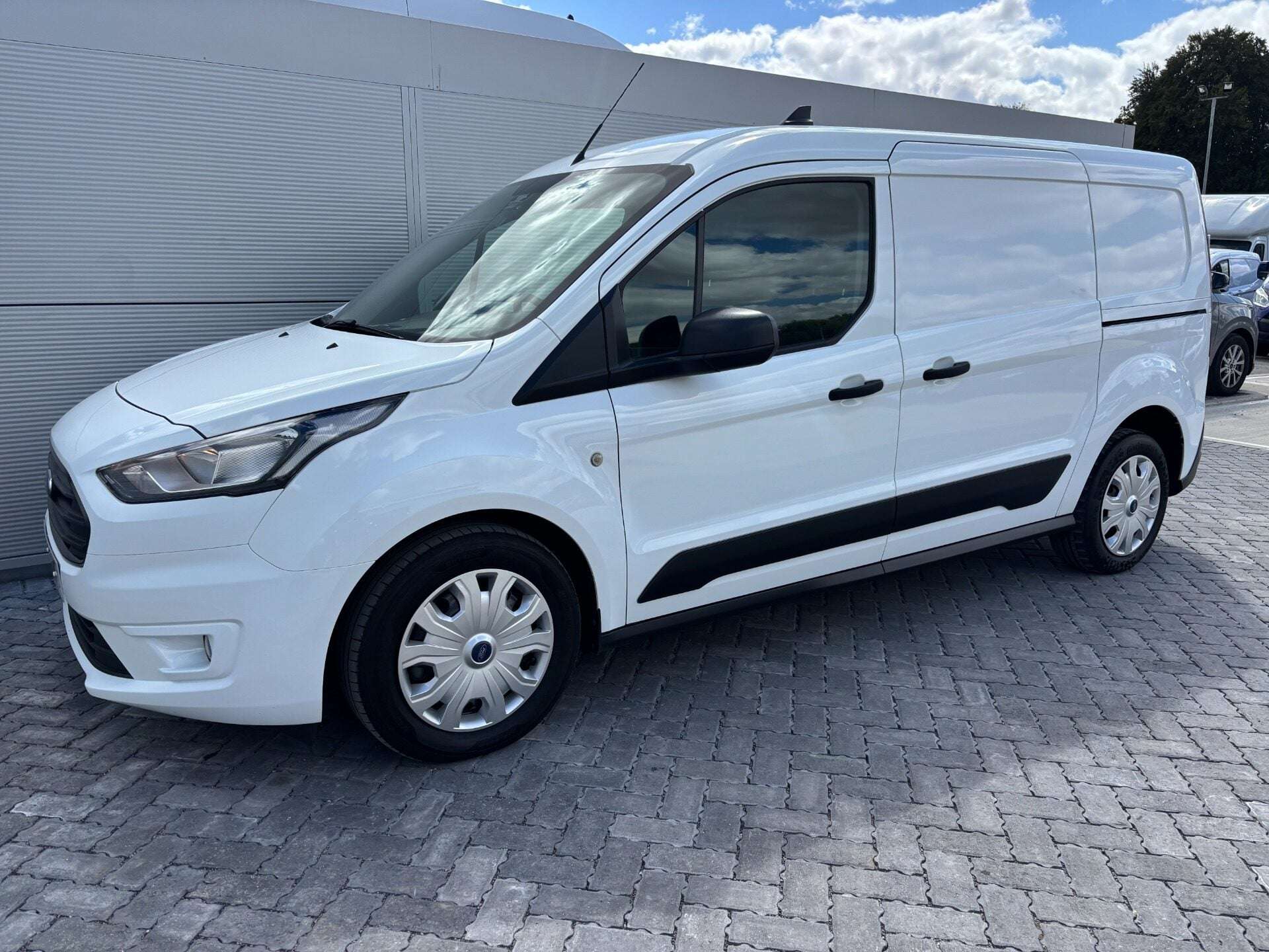 A 2021 FORD TRANSIT CONNECT 230 Trend L2 120 ps Dciv - Air Con / 5 Seats A 2021 FORD TRANSIT CONNECT 230 Trend L2 120 ps Dciv - Air Con / 5 Seats