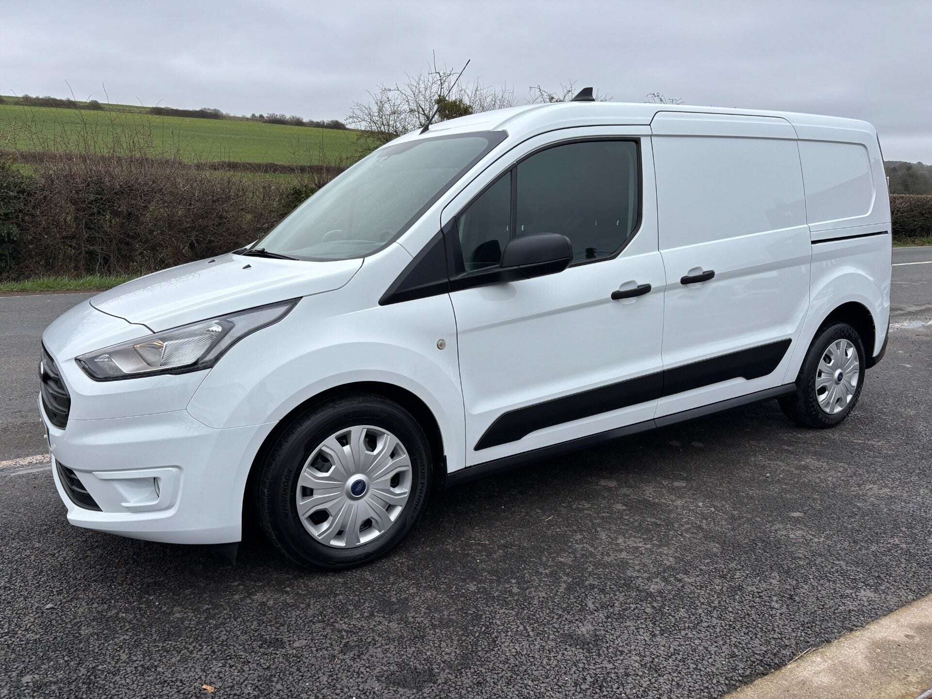 A 2021 FORD TRANSIT CONNECT 230 Trend L2 120 ps Dciv - Air Con / 5 Seats A 2021 FORD TRANSIT CONNECT 230 Trend L2 120 ps Dciv - Air Con / 5 Seats