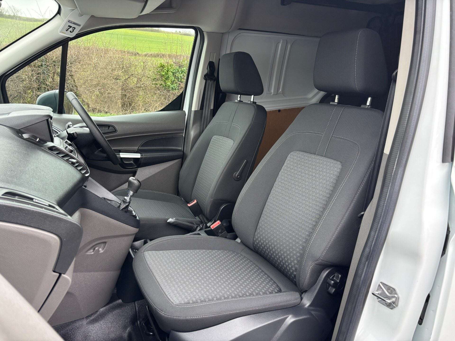 A 2021 FORD TRANSIT CONNECT 230 Trend L2 120 ps Dciv - Air Con / 5 Seats A 2021 FORD TRANSIT CONNECT 230 Trend L2 120 ps Dciv - Air Con / 5 Seats