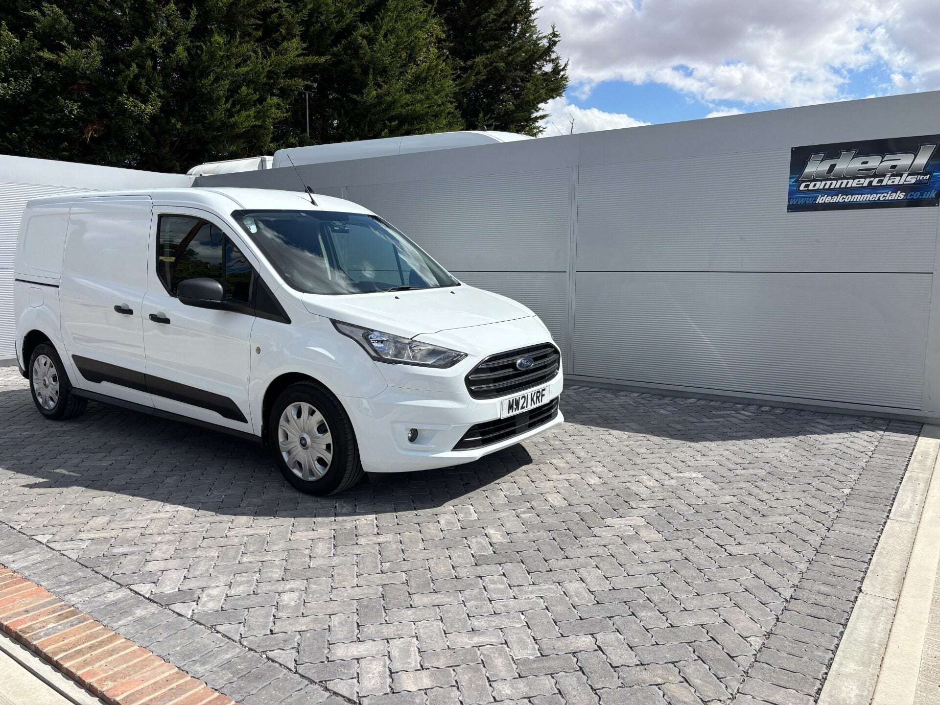 A 2021 FORD TRANSIT CONNECT 230 Trend L2 120 ps Dciv - Air Con / 5 Seats A 2021 FORD TRANSIT CONNECT 230 Trend L2 120 ps Dciv - Air Con / 5 Seats