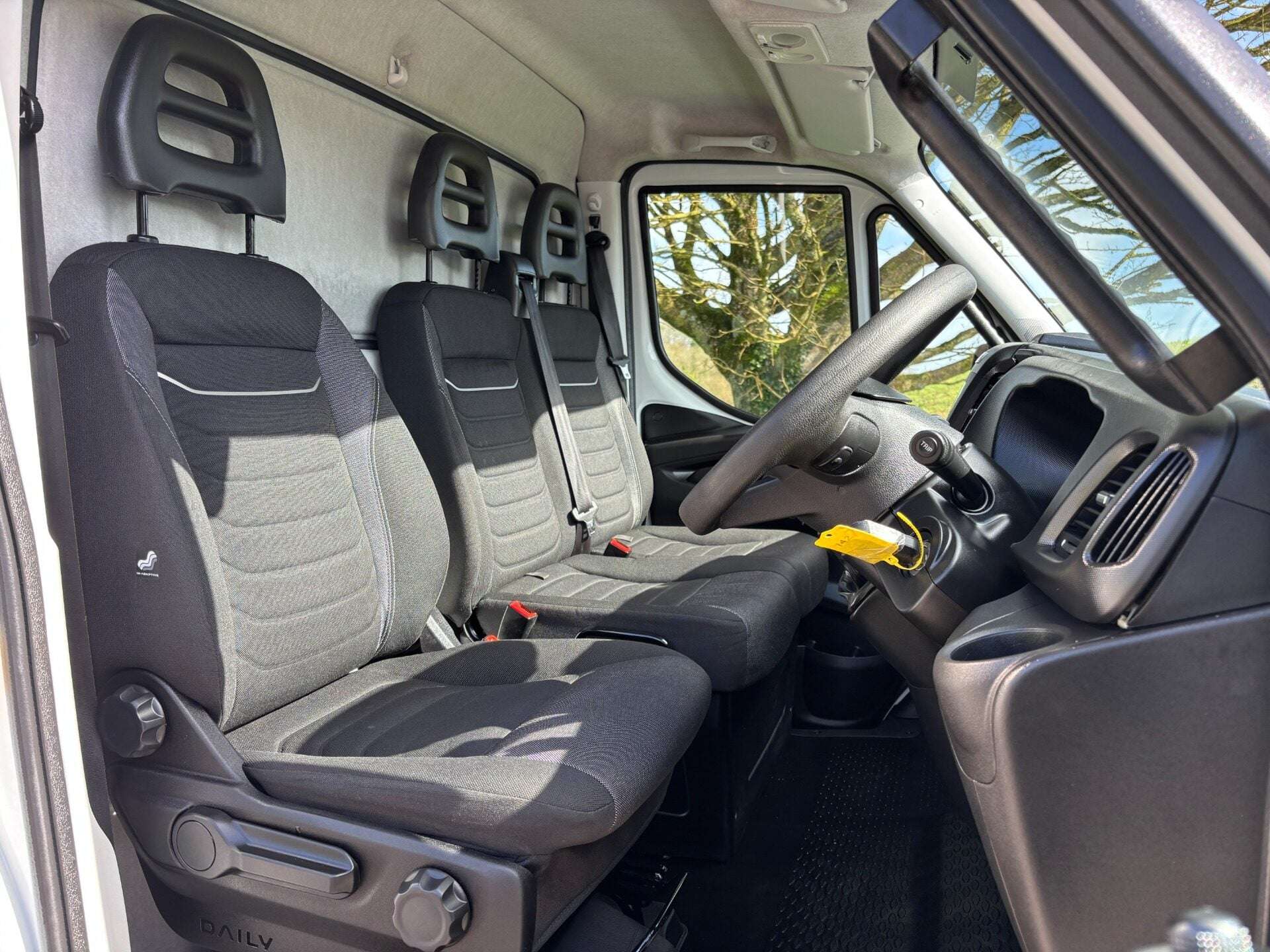 A 2022 IVECO DAILY 35C16HB 3.0 Toolbox Arbor Tipper - Air Con / Diff Lock A 2022 IVECO DAILY 35C16HB 3.0 Toolbox Arbor Tipper - Air Con / Diff Lock