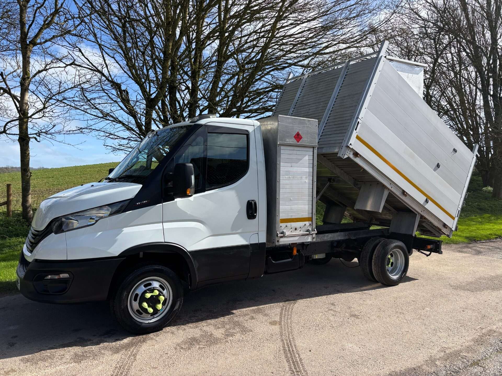 A 2022 IVECO DAILY 35C16HB 3.0 Toolbox Arbor Tipper - Air Con / Diff Lock A 2022 IVECO DAILY 35C16HB 3.0 Toolbox Arbor Tipper - Air Con / Diff Lock