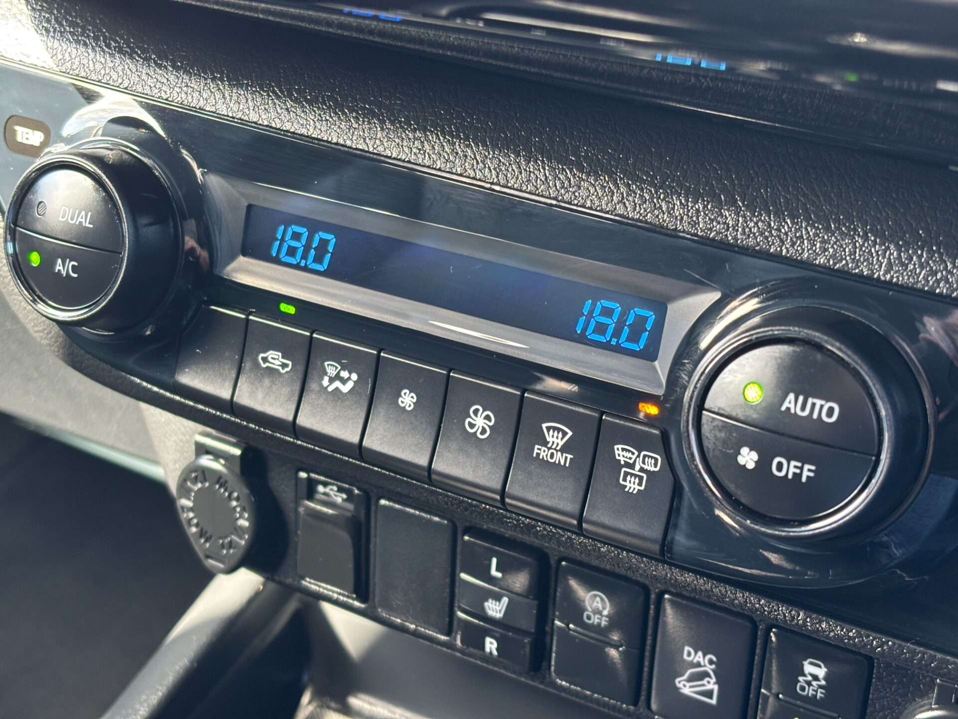 2023 TOYOTA HILUX 2023 TOYOTA HILUX