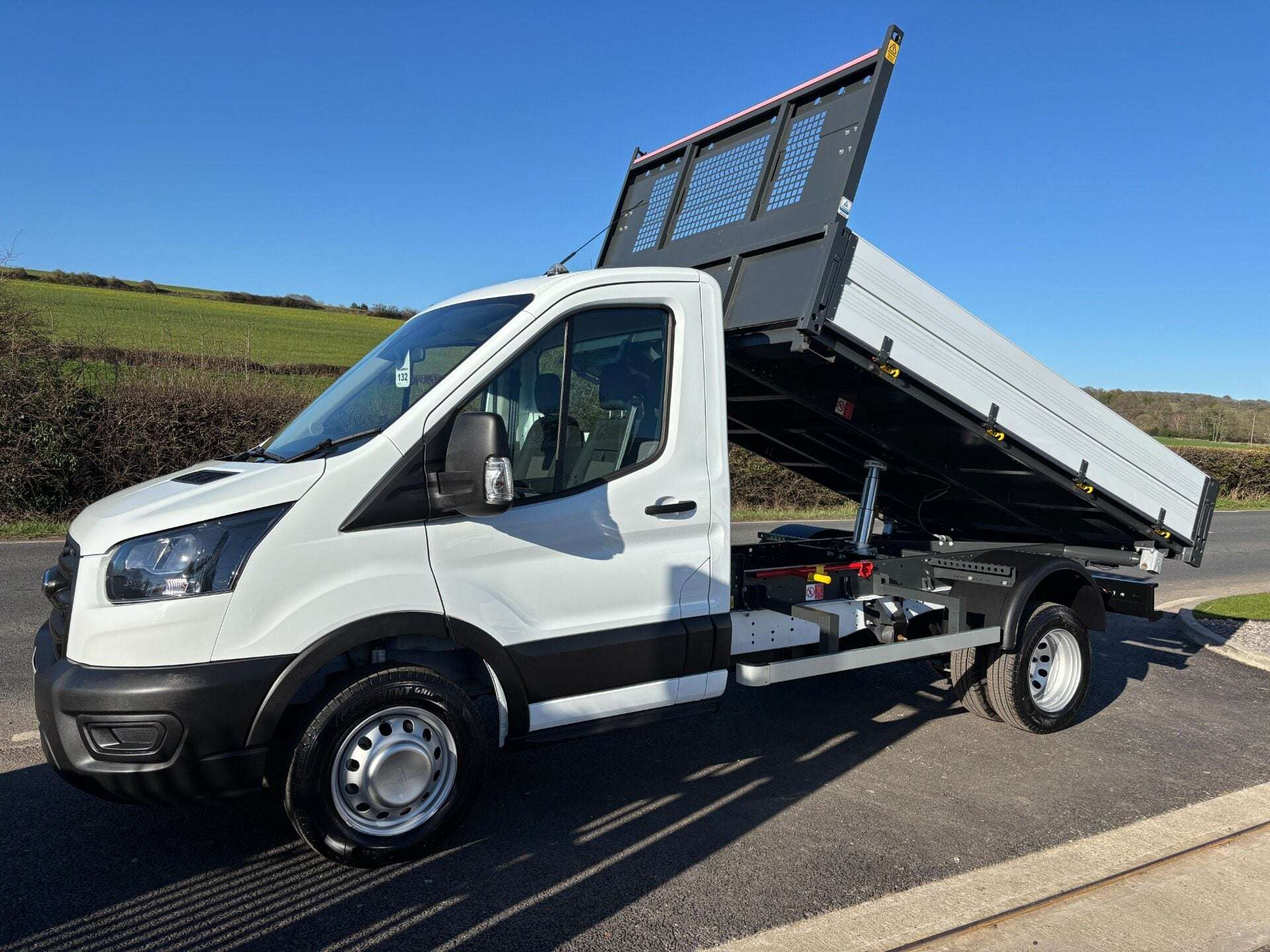 A 2025 FORD TRANSIT 470 Drw L2 130 ps Leader One Stop Tipper A 2025 FORD TRANSIT 470 Drw L2 130 ps Leader One Stop Tipper