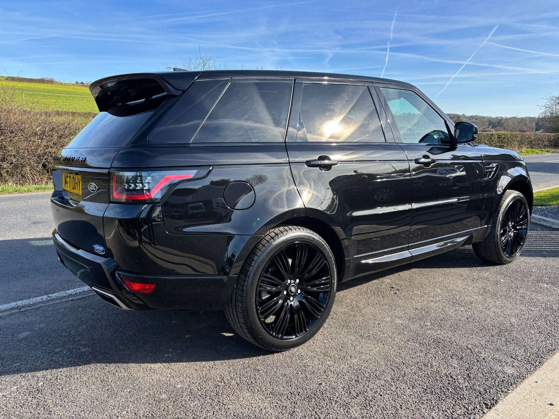 A 2021 LAND ROVER RANGE ROVER SPORT D300 MHEV HSE Dynamic Black Auto 4WD Euro 6 (s/s) 5dr A 2021 LAND ROVER RANGE ROVER SPORT D300 MHEV HSE Dynamic Black Auto 4WD Euro 6 (s/s) 5dr
