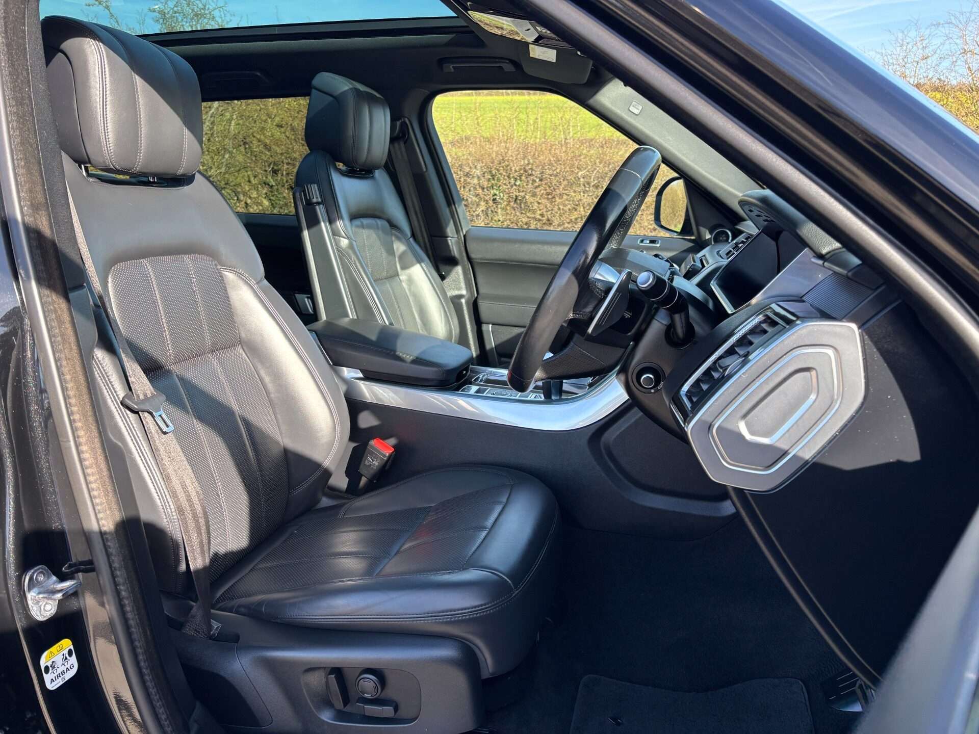 A 2021 LAND ROVER RANGE ROVER SPORT D300 MHEV HSE Dynamic Black Auto 4WD Euro 6 (s/s) 5dr A 2021 LAND ROVER RANGE ROVER SPORT D300 MHEV HSE Dynamic Black Auto 4WD Euro 6 (s/s) 5dr