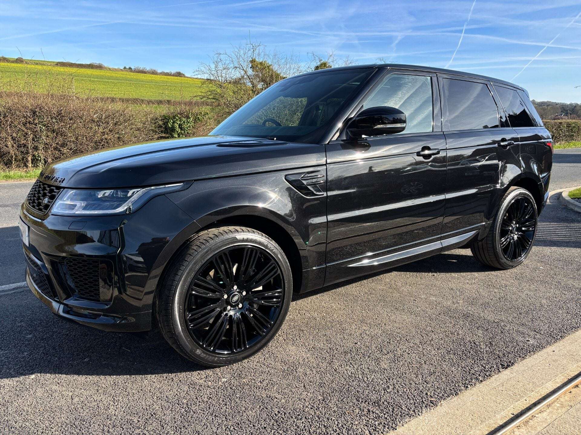 A 2021 LAND ROVER RANGE ROVER SPORT D300 MHEV HSE Dynamic Black Auto 4WD Euro 6 (s/s) 5dr A 2021 LAND ROVER RANGE ROVER SPORT D300 MHEV HSE Dynamic Black Auto 4WD Euro 6 (s/s) 5dr