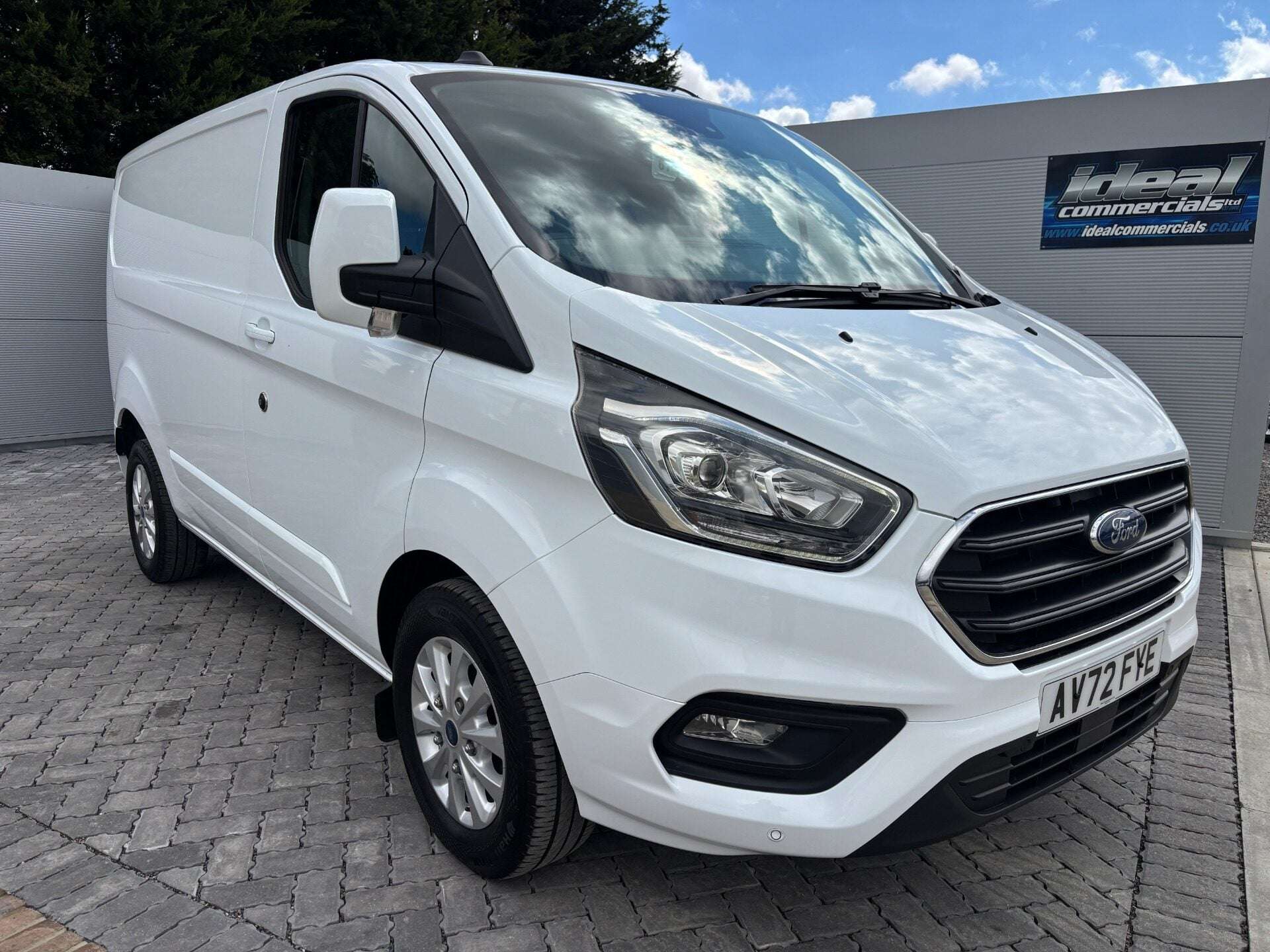 A 2022 FORD TRANSIT CUSTOM 280 130 ps L1 Limited Panel Van - Sat Nav A 2022 FORD TRANSIT CUSTOM 280 130 ps L1 Limited Panel Van - Sat Nav