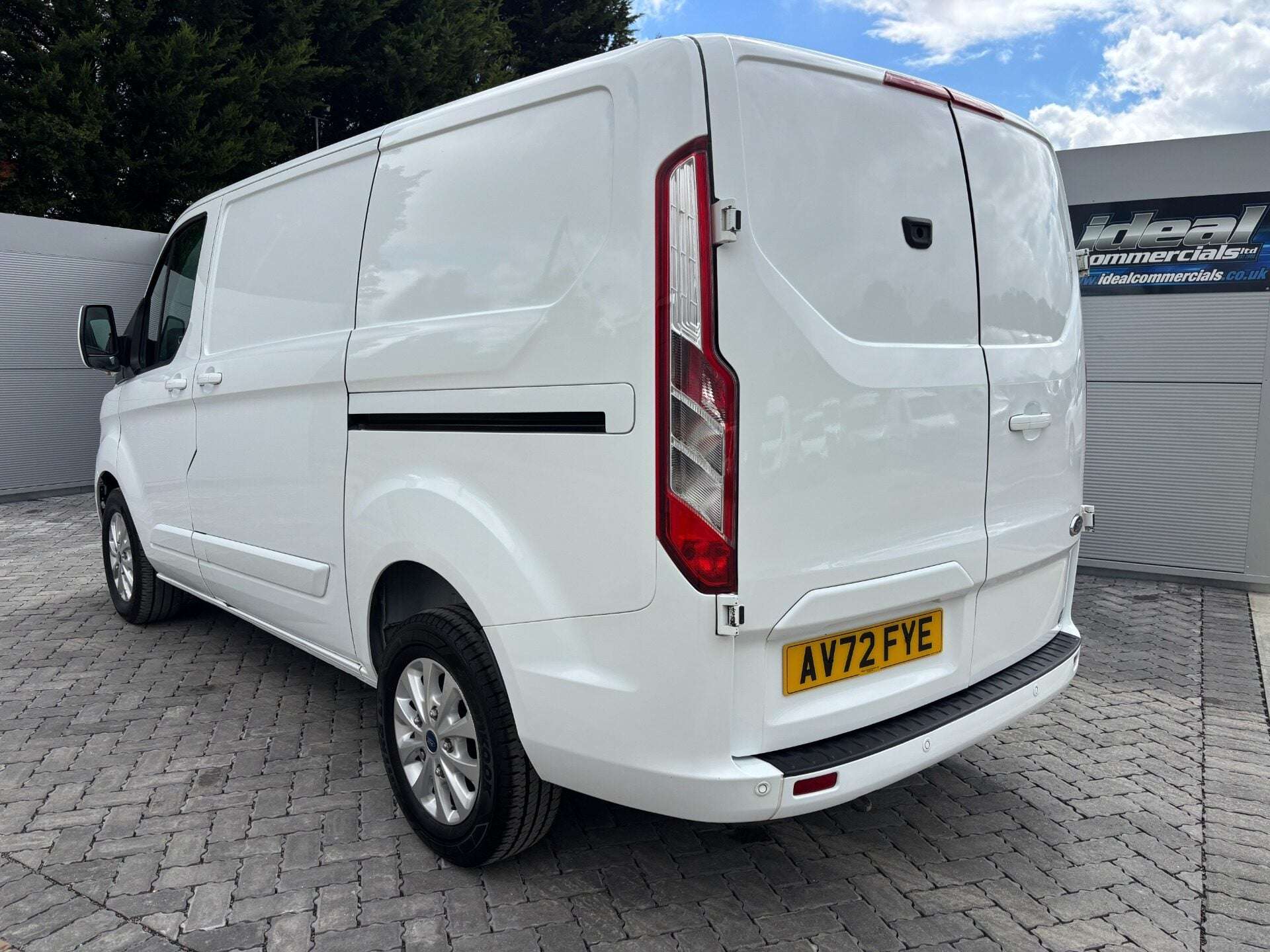 A 2022 FORD TRANSIT CUSTOM 280 130 ps L1 Limited Panel Van - Sat Nav A 2022 FORD TRANSIT CUSTOM 280 130 ps L1 Limited Panel Van - Sat Nav