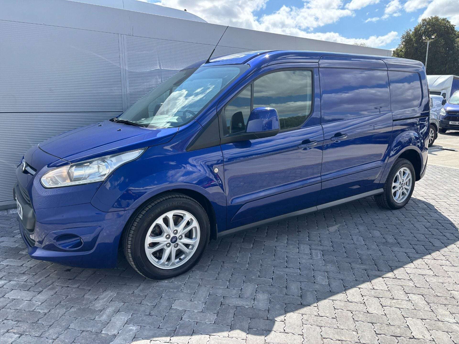 A 2016 FORD TRANSIT CONNECT 240 L2 120ps Limited Panel Van - No VAT A 2016 FORD TRANSIT CONNECT 240 L2 120ps Limited Panel Van - No VAT