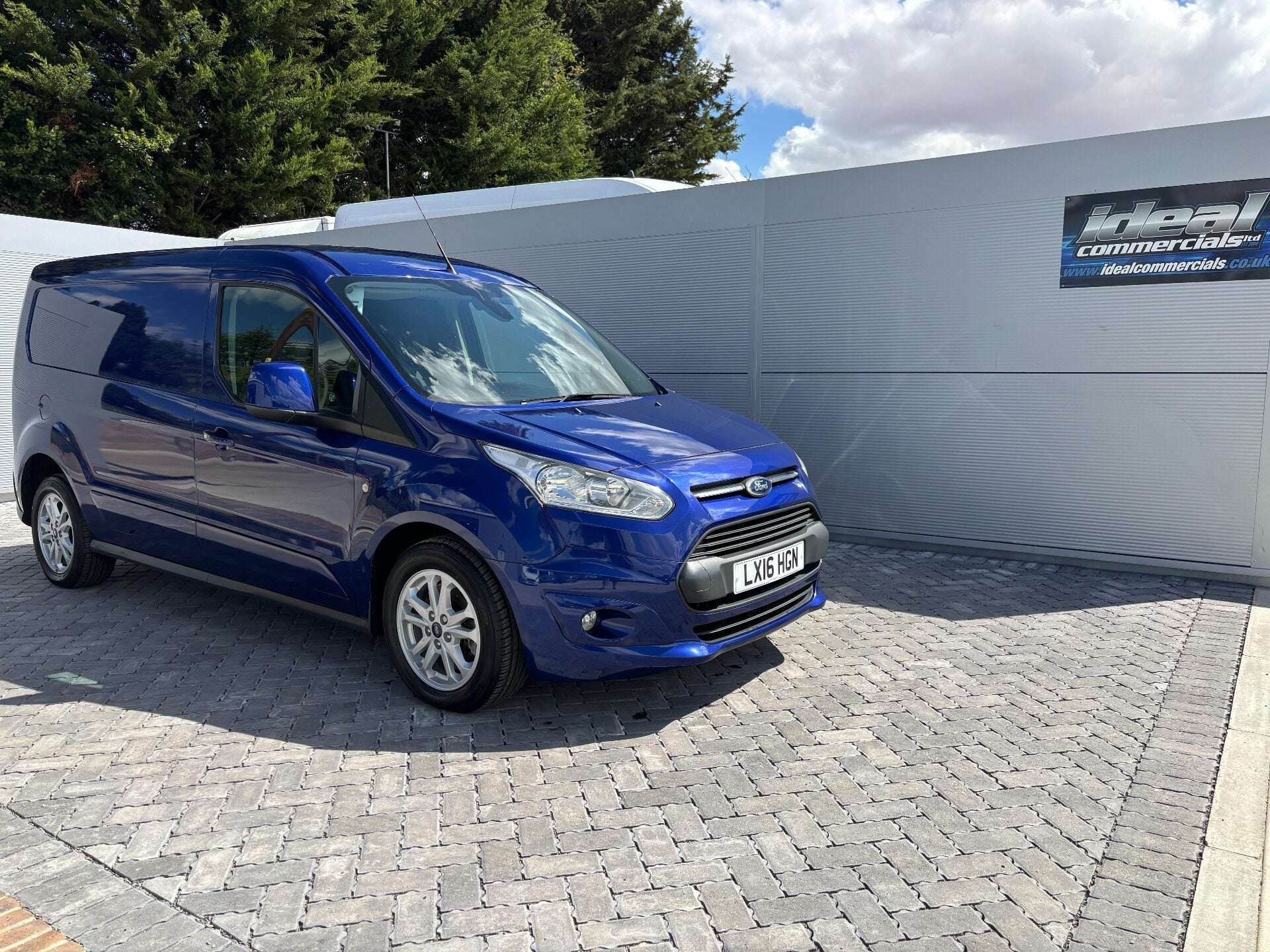 A 2016 FORD TRANSIT CONNECT 240 L2 120ps Limited Panel Van - No VAT A 2016 FORD TRANSIT CONNECT 240 L2 120ps Limited Panel Van - No VAT