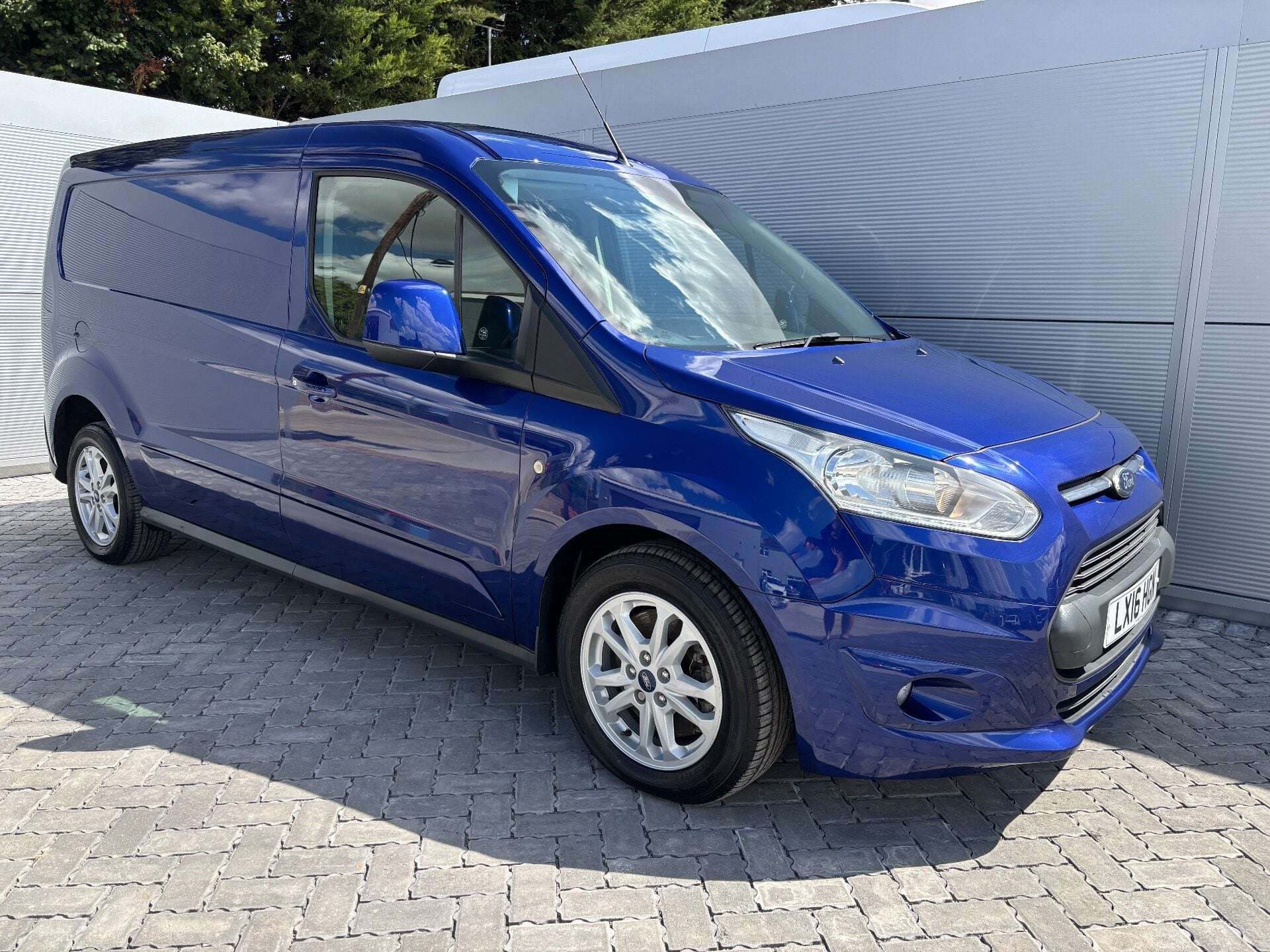 A 2016 FORD TRANSIT CONNECT 240 L2 120ps Limited Panel Van - No VAT A 2016 FORD TRANSIT CONNECT 240 L2 120ps Limited Panel Van - No VAT