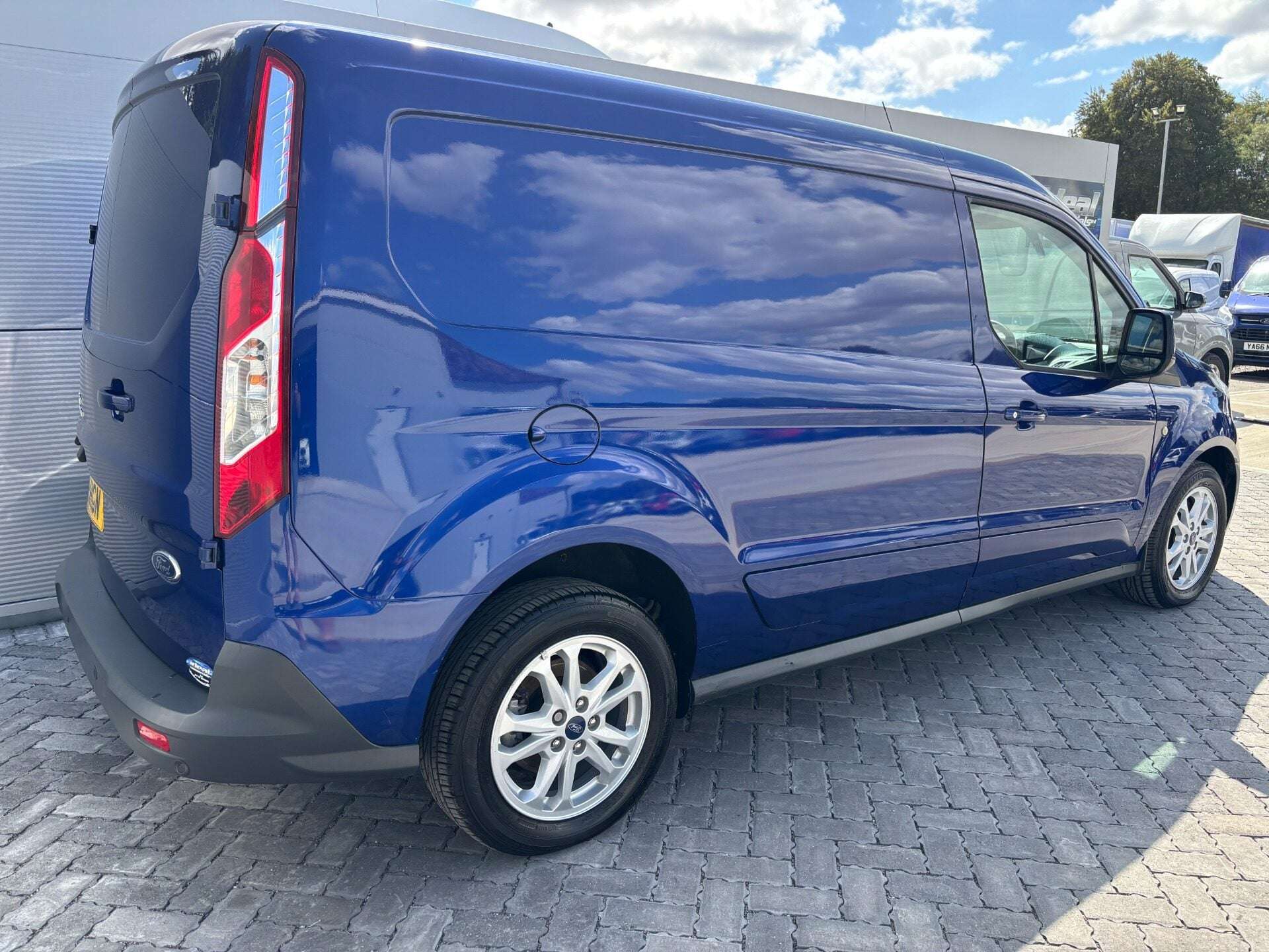 A 2016 FORD TRANSIT CONNECT 240 L2 120ps Limited Panel Van - No VAT A 2016 FORD TRANSIT CONNECT 240 L2 120ps Limited Panel Van - No VAT