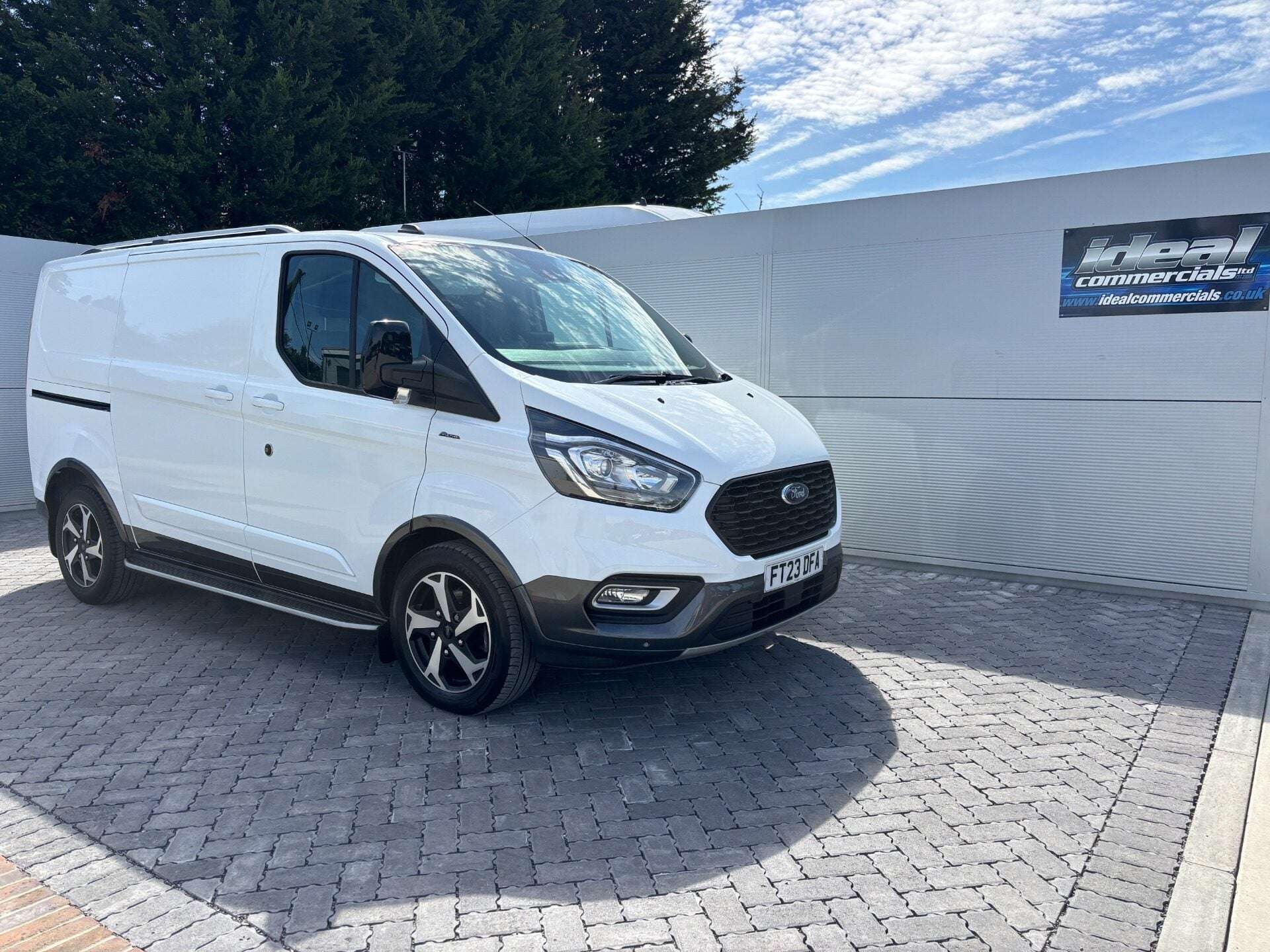 A 2023 FORD TRANSIT CUSTOM 300 Active L1 170 ps Selectshift Panel Van - Tailgate & Twin Side Doors A 2023 FORD TRANSIT CUSTOM 300 Active L1 170 ps Selectshift Panel Van - Tailgate & Twin Side Doors