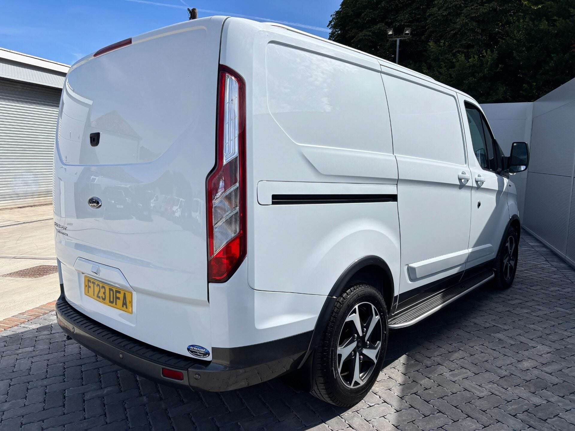 A 2023 FORD TRANSIT CUSTOM 300 Active L1 170 ps Selectshift Panel Van - Tailgate & Twin Side Doors A 2023 FORD TRANSIT CUSTOM 300 Active L1 170 ps Selectshift Panel Van - Tailgate & Twin Side Doors