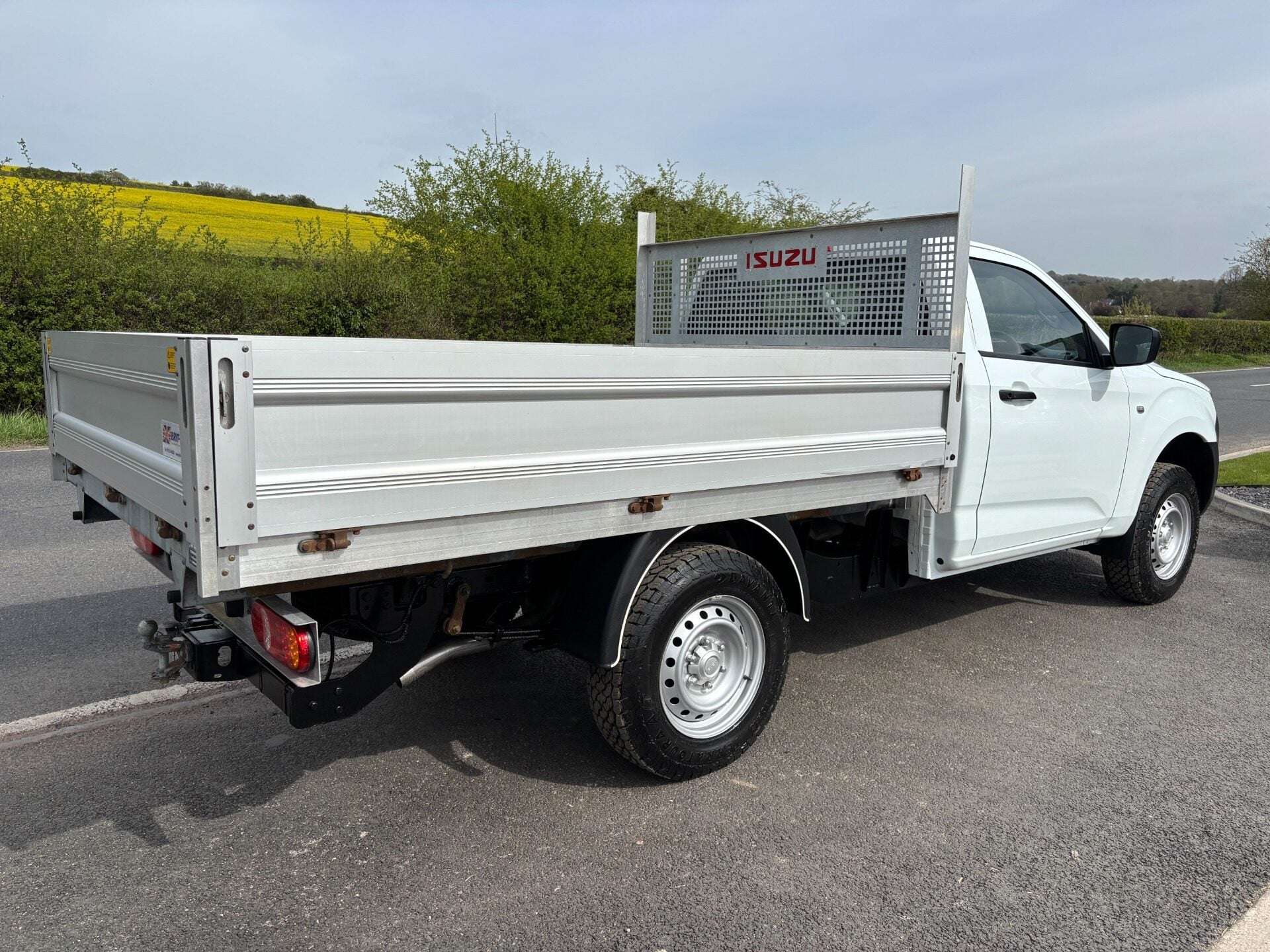 A 2021 ISUZU D-MAX Utility 1.9 TD Single Cab Dropside Truck A 2021 ISUZU D-MAX Utility 1.9 TD Single Cab Dropside Truck