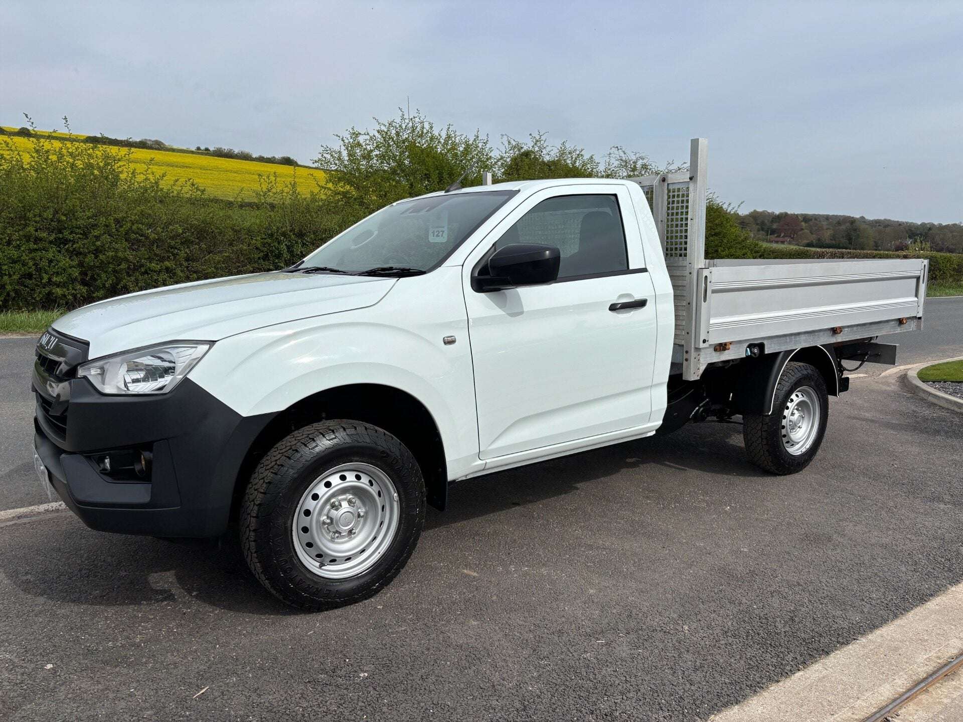 A 2021 ISUZU D-MAX Utility 1.9 TD Single Cab Dropside Truck A 2021 ISUZU D-MAX Utility 1.9 TD Single Cab Dropside Truck