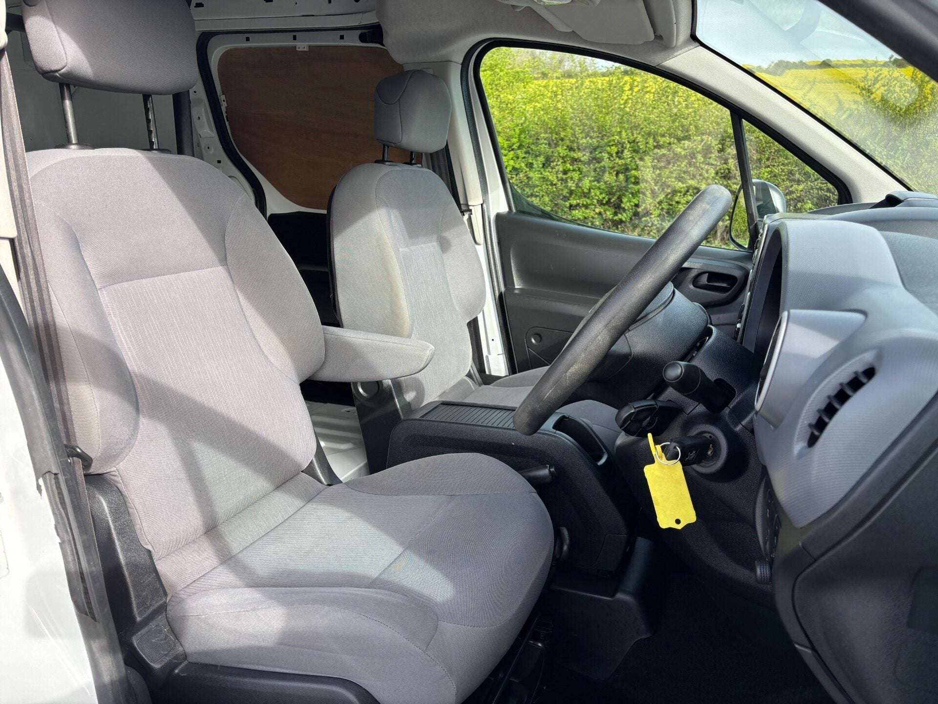 A 2016 PEUGEOT PARTNER 850 S L1 1.6 Hdi 92ps Panel Van with Air Con - Direct from MOD A 2016 PEUGEOT PARTNER 850 S L1 1.6 Hdi 92ps Panel Van with Air Con - Direct from MOD