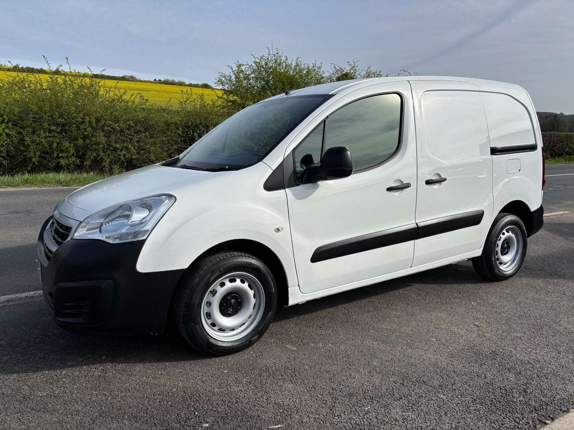 A 2016 PEUGEOT PARTNER 850 S L1 1.6 Hdi 92ps Panel Van with Air Con - Direct from MOD A 2016 PEUGEOT PARTNER 850 S L1 1.6 Hdi 92ps Panel Van with Air Con - Direct from MOD