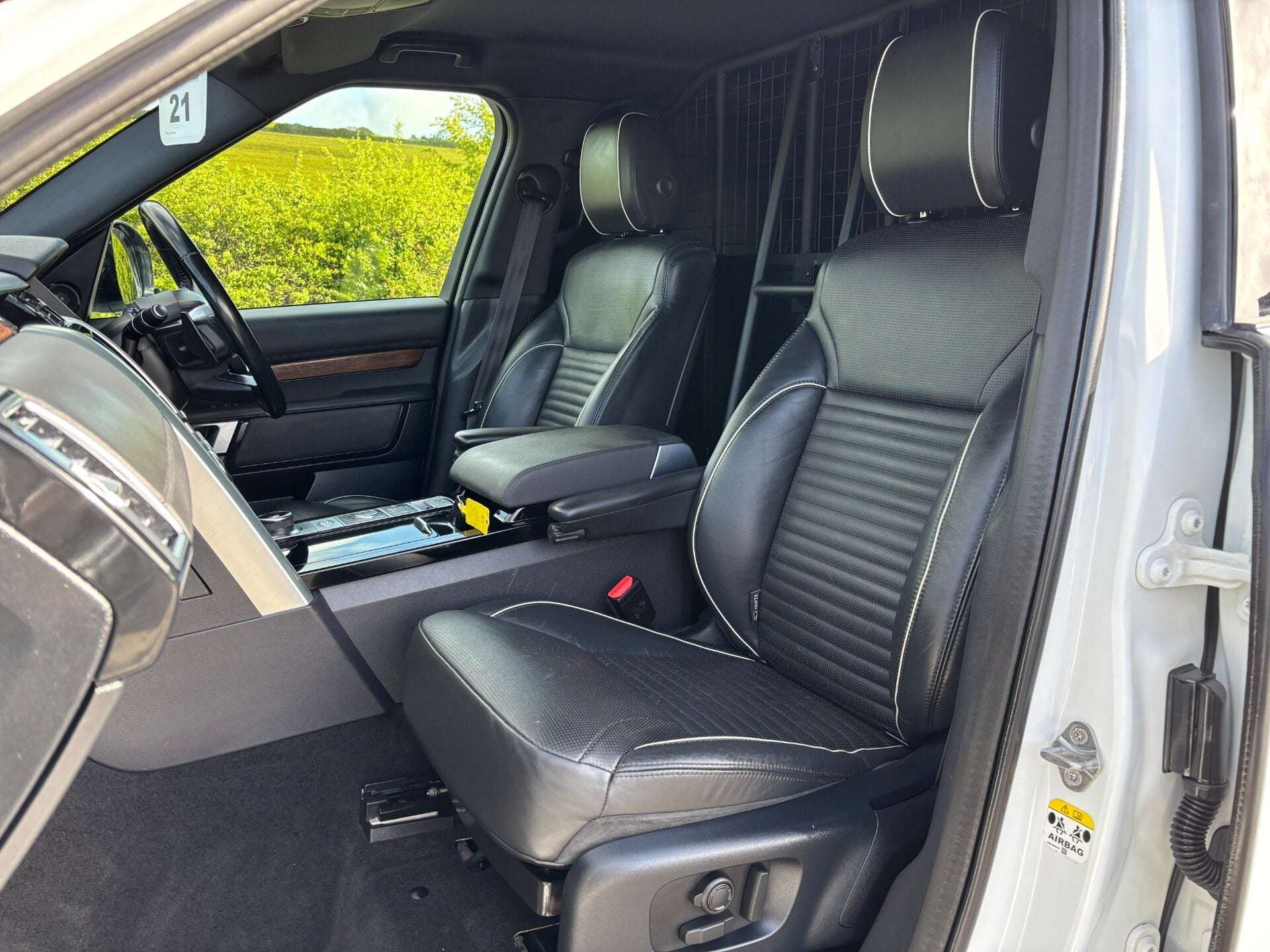 A 2020 LAND ROVER DISCOVERY SD6 36 Commercial HSE A 2020 LAND ROVER DISCOVERY SD6 36 Commercial HSE
