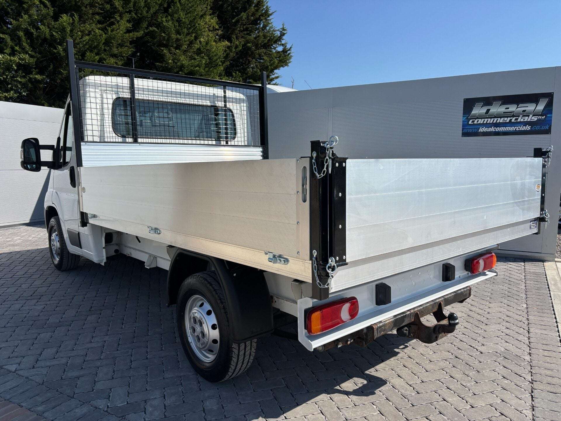 A 2016 CITROEN RELAY 35 L2 Single Cab Tipper - Air Con / New Body A 2016 CITROEN RELAY 35 L2 Single Cab Tipper - Air Con / New Body